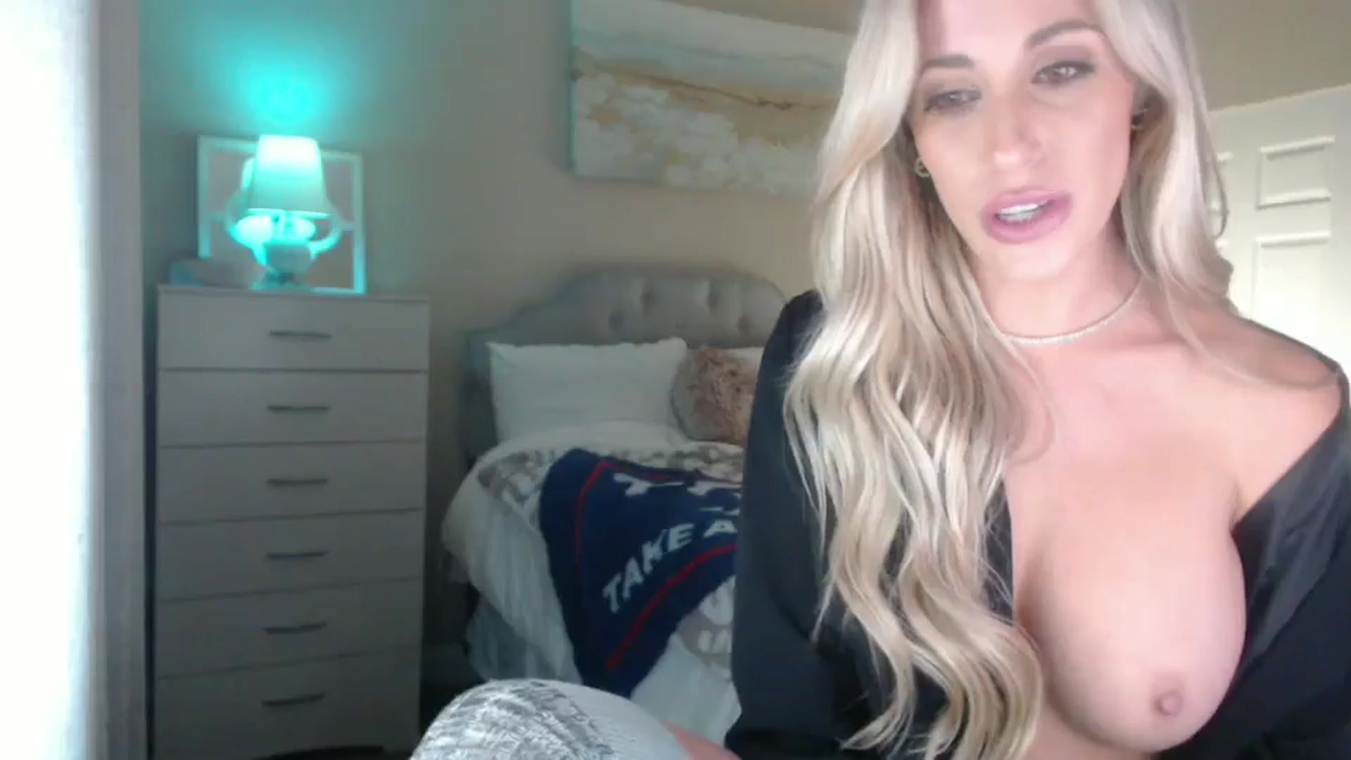 Gallery image thumbnail from Queen_bambii's myfreecams stream on, 11/03/2024, 06:07 image 11 of 20