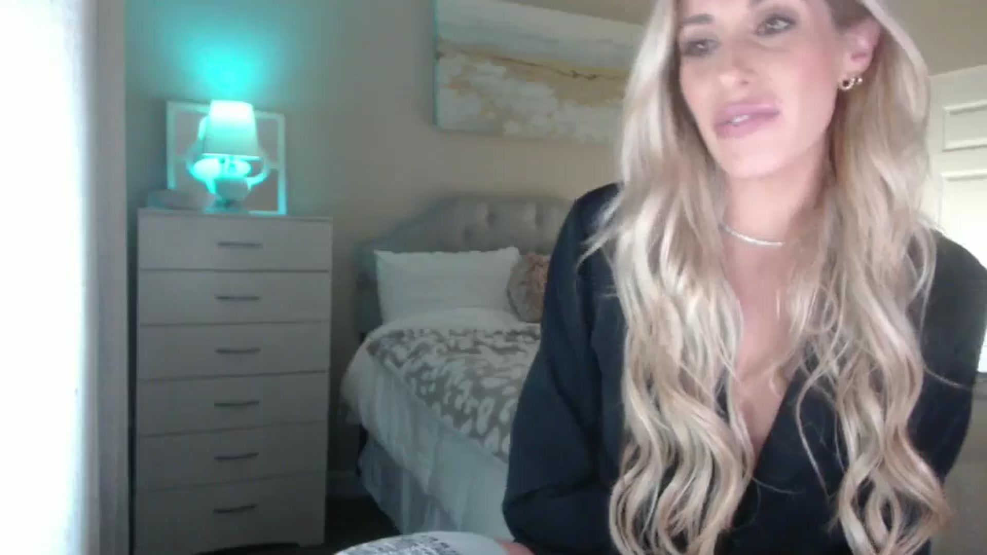 Gallery image thumbnail from Queen_bambii's myfreecams stream on, 11/03/2024, 06:07 image 6 of 20