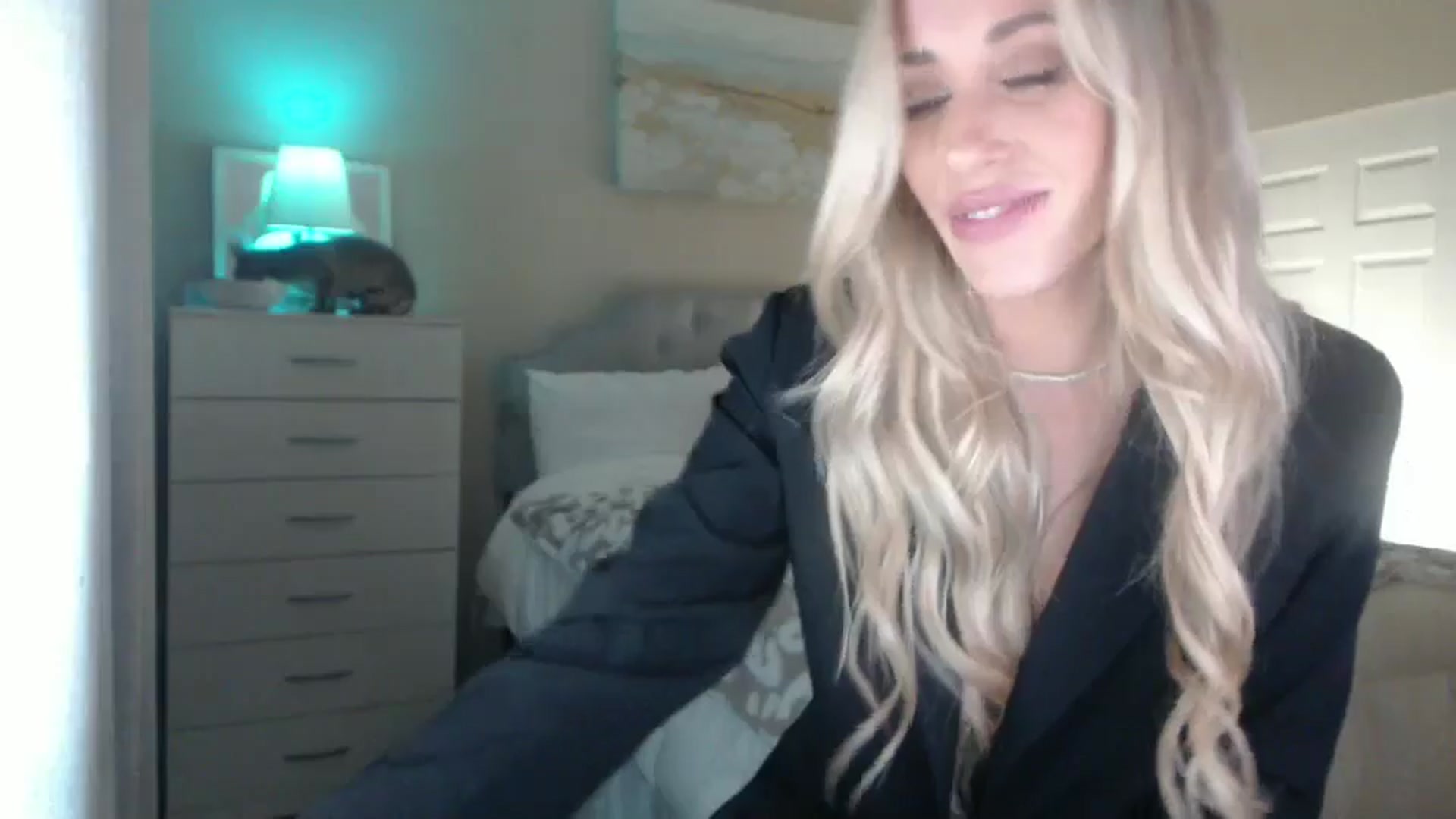 Gallery image thumbnail from Queen_bambii's myfreecams stream on, 11/03/2024, 06:07 image 18 of 20