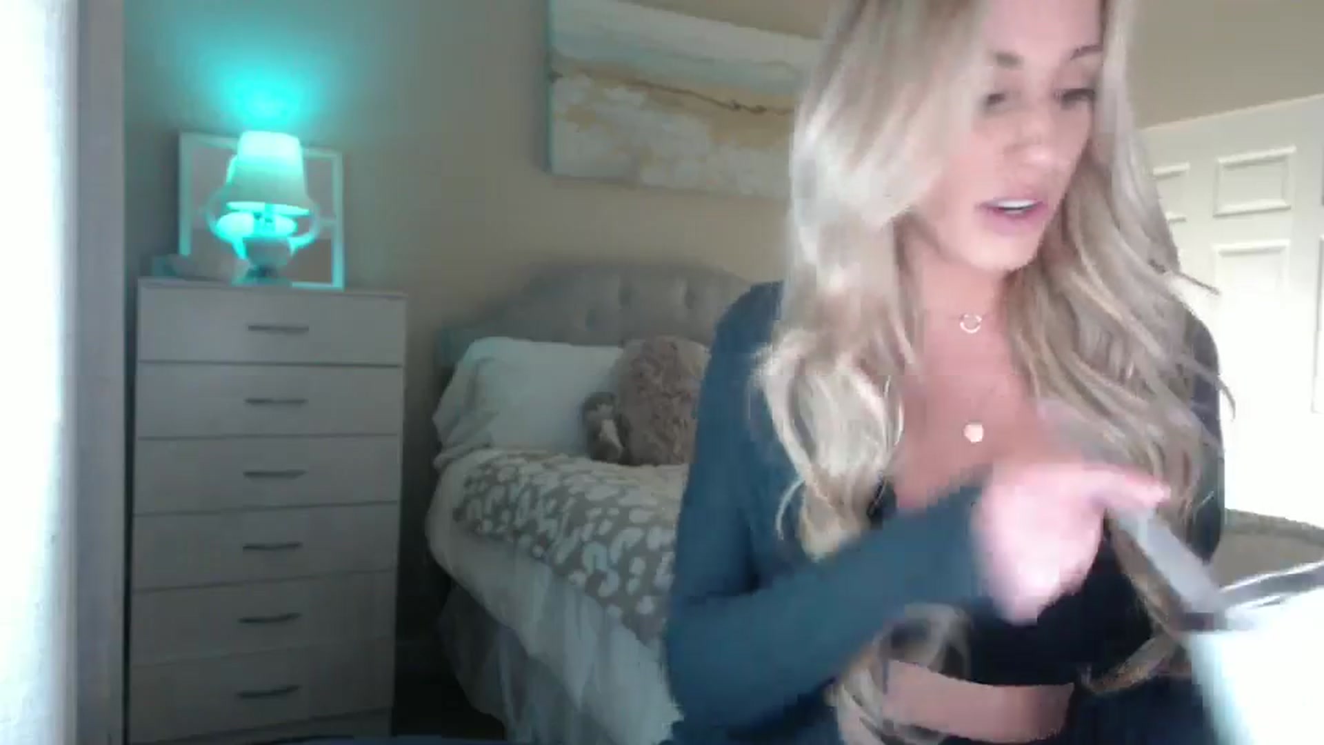 Gallery image thumbnail from Queen_bambii's myfreecams stream on, 11/08/2024, 07:34 image 6 of 20