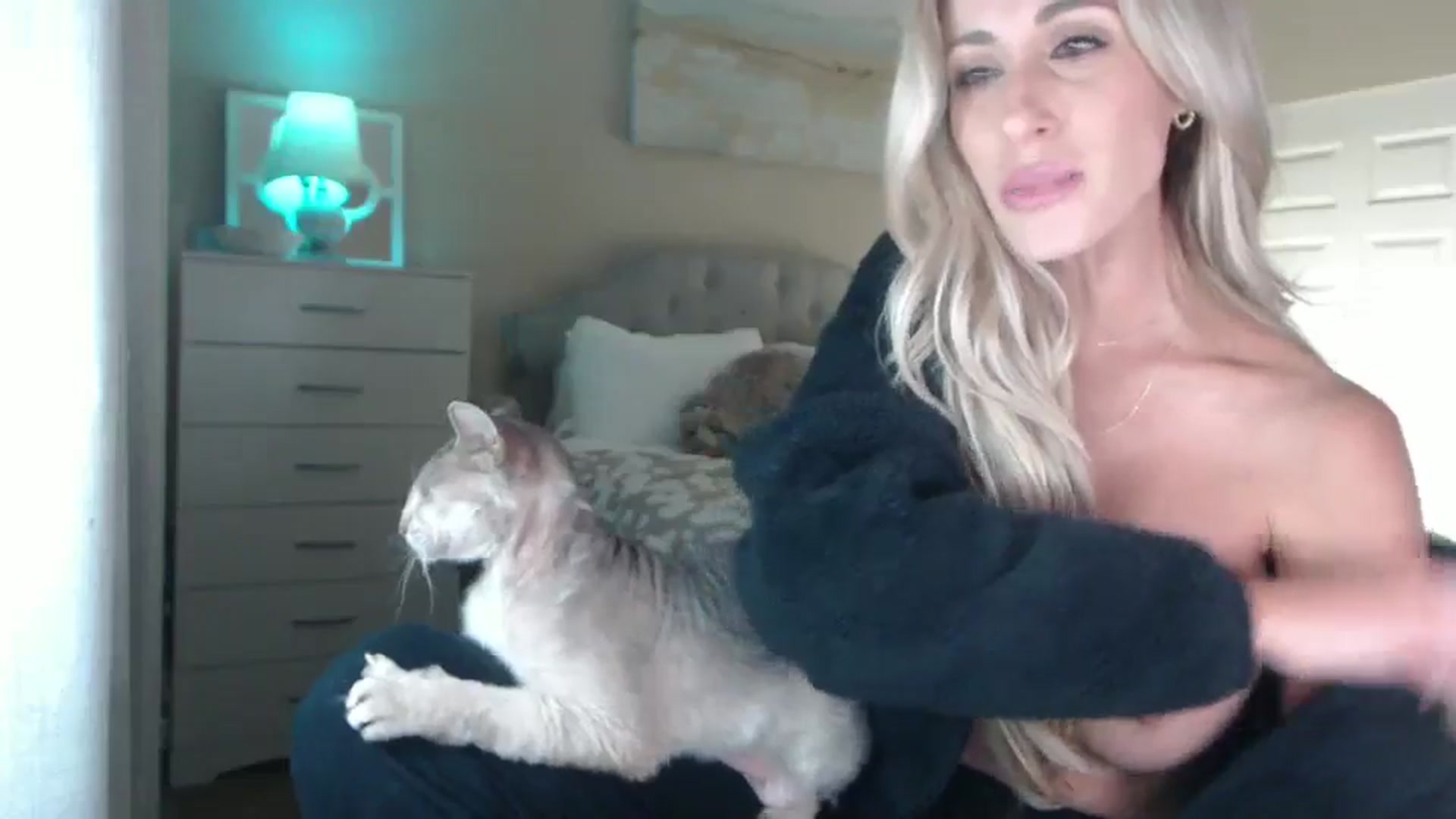 Gallery image thumbnail from Queen_bambii's myfreecams stream on, 11/10/2024, 09:42 image 18 of 20