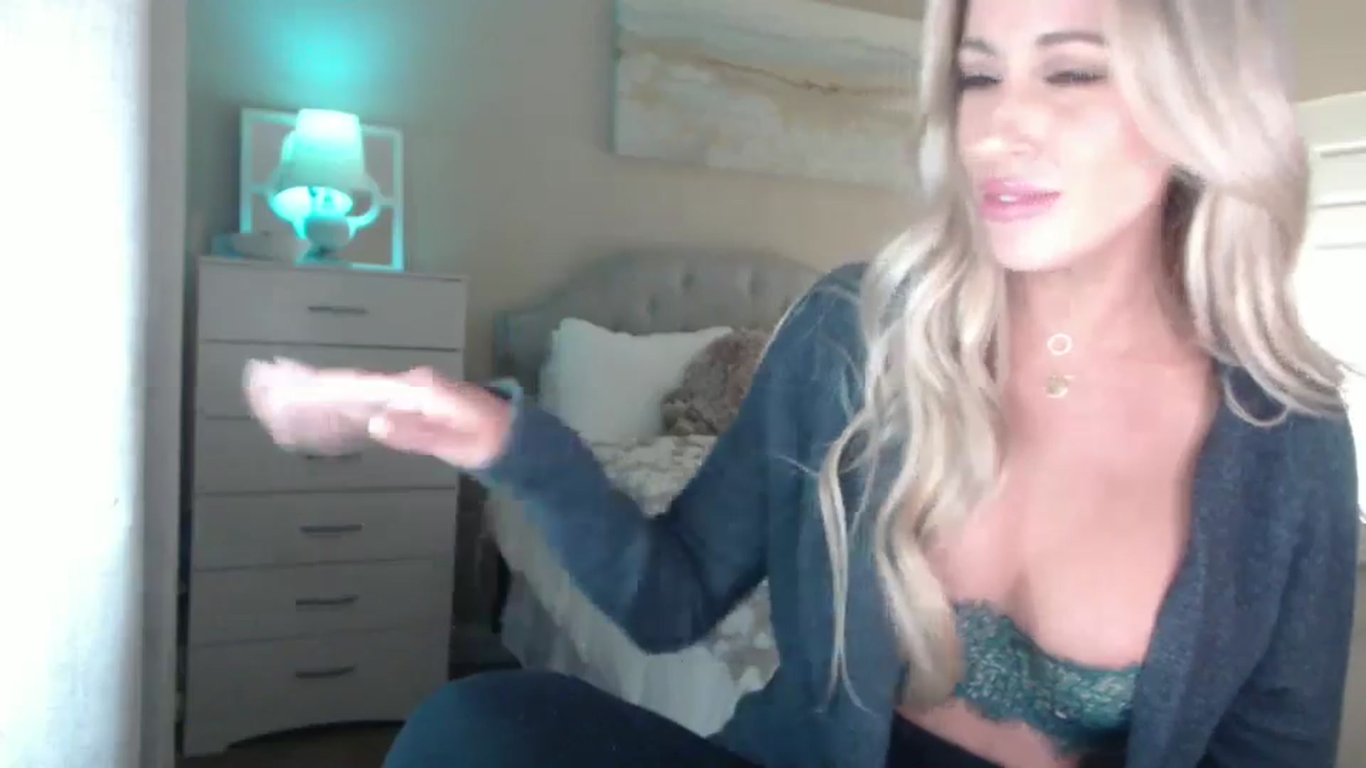 Gallery image thumbnail from Queen_bambii's myfreecams stream on, 11/10/2024, 09:42 image 5 of 20