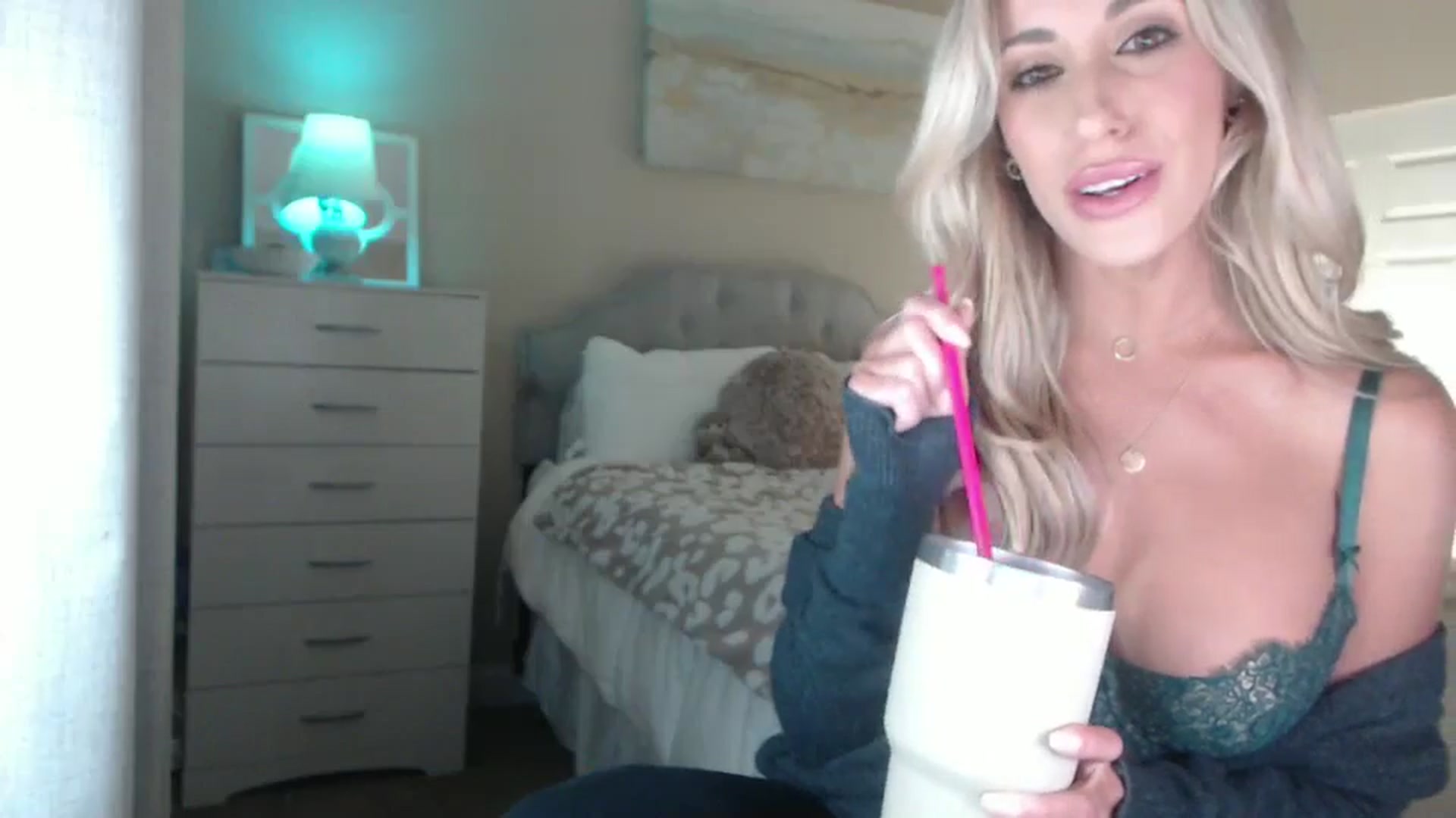 Gallery image thumbnail from Queen_bambii's myfreecams stream on, 11/10/2024, 09:42 image 3 of 20
