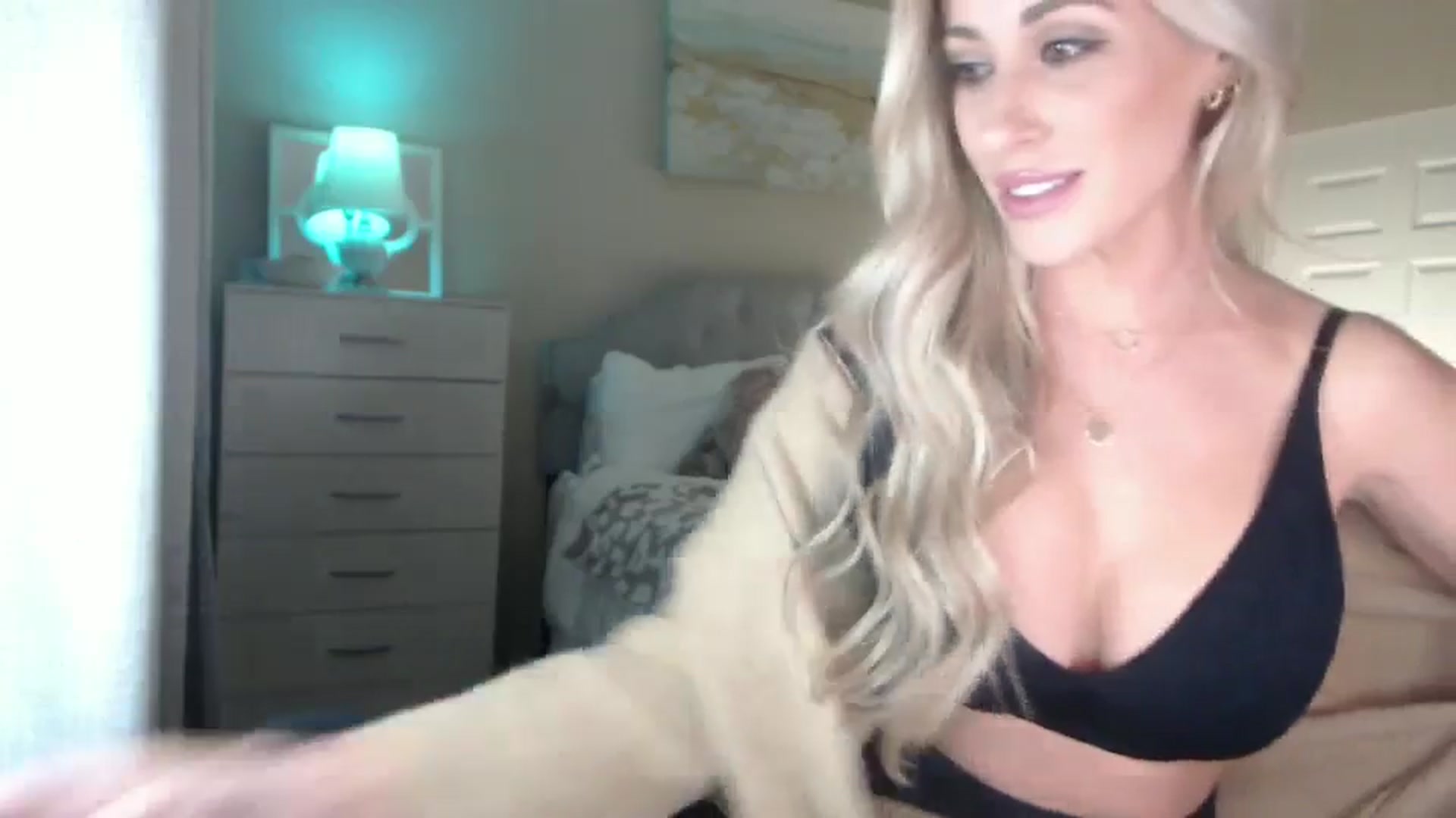 Gallery image thumbnail from Queen_bambii's myfreecams stream on, 11/12/2024, 07:40 image 14 of 20