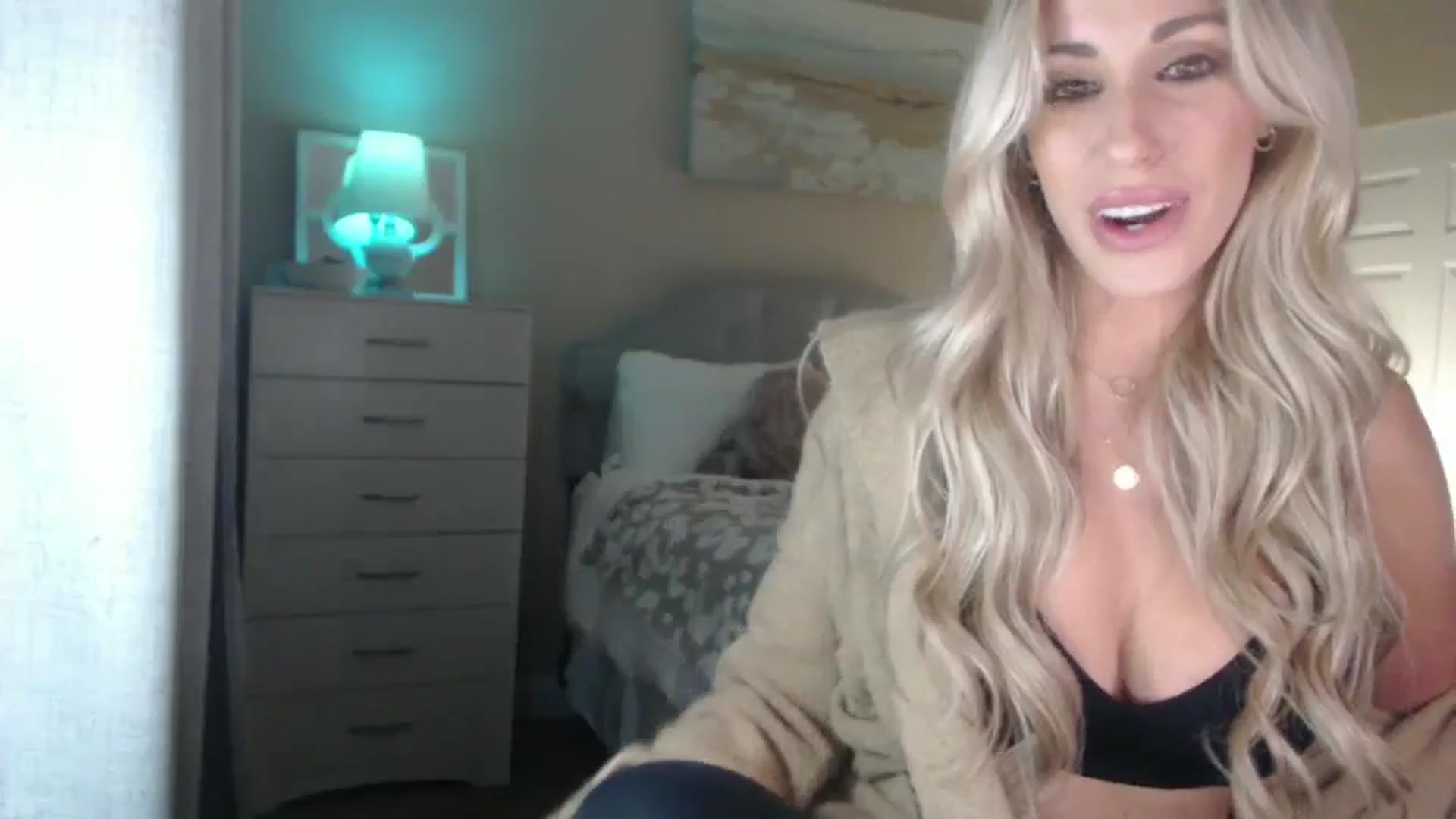 Gallery image thumbnail from Queen_bambii's myfreecams stream on, 11/12/2024, 07:40 image 3 of 20