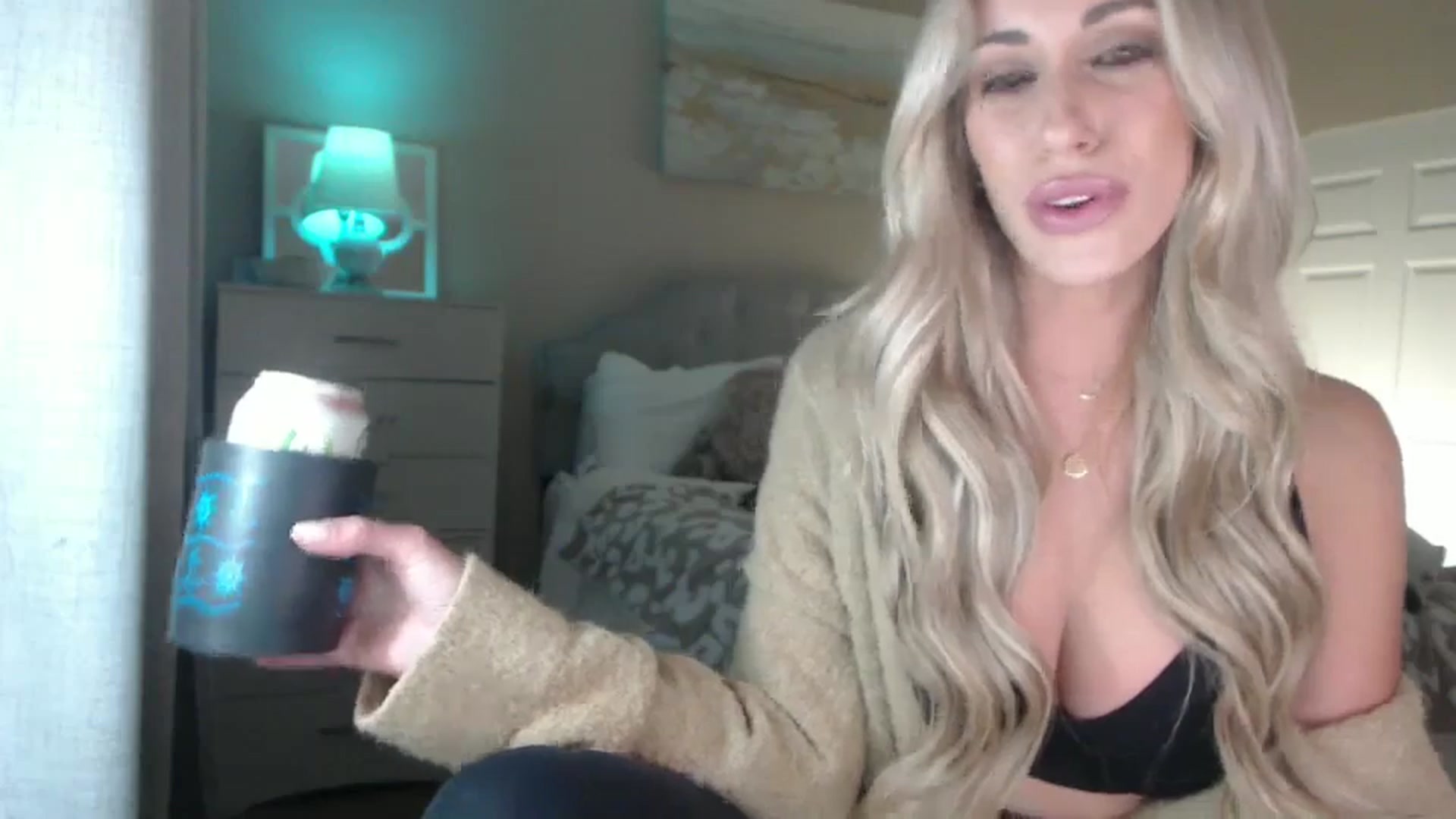 Gallery image thumbnail from Queen_bambii's myfreecams stream on, 11/12/2024, 07:40 image 11 of 20