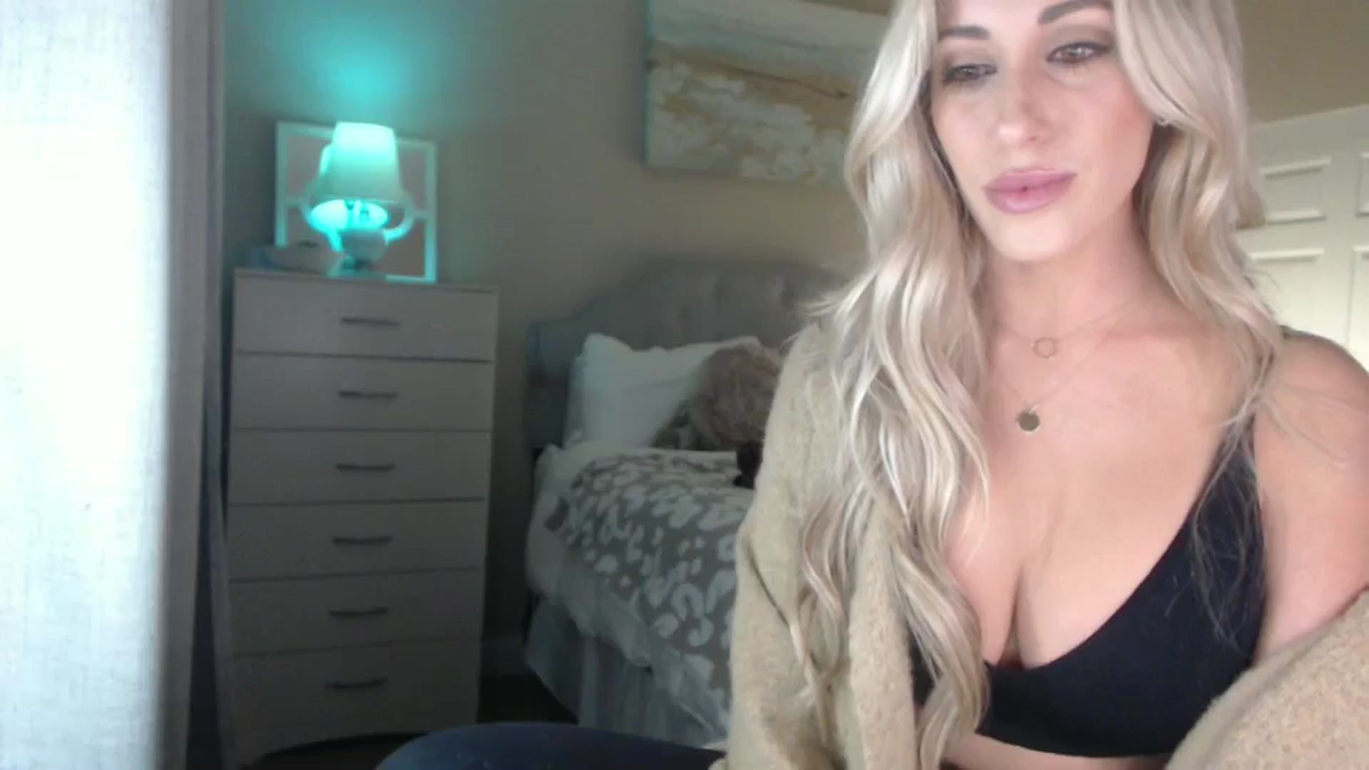 Gallery image thumbnail from Queen_bambii's myfreecams stream on, 11/12/2024, 07:40 image 5 of 20