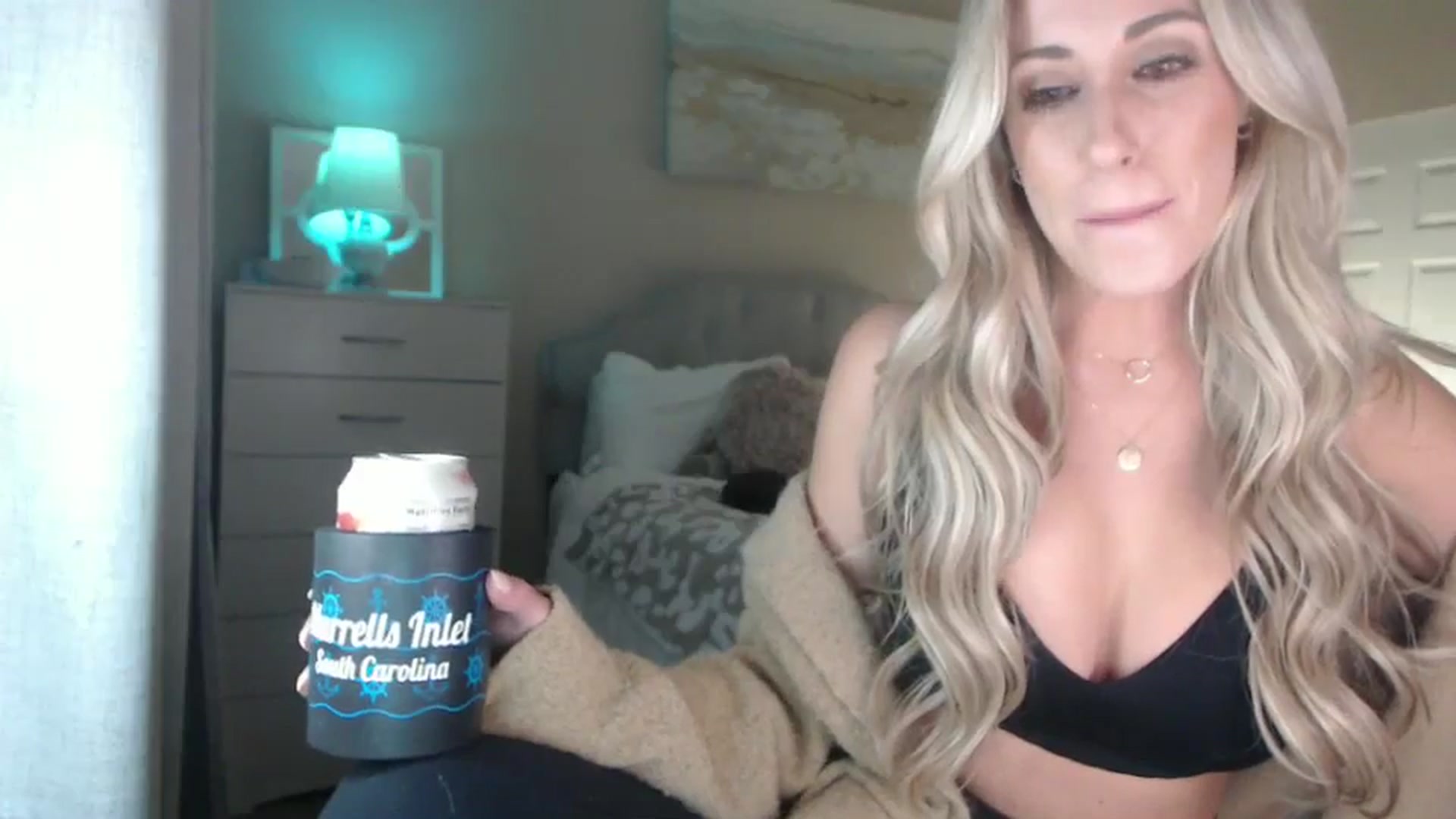 Gallery image thumbnail from Queen_bambii's myfreecams stream on, 11/12/2024, 07:40 image 15 of 20