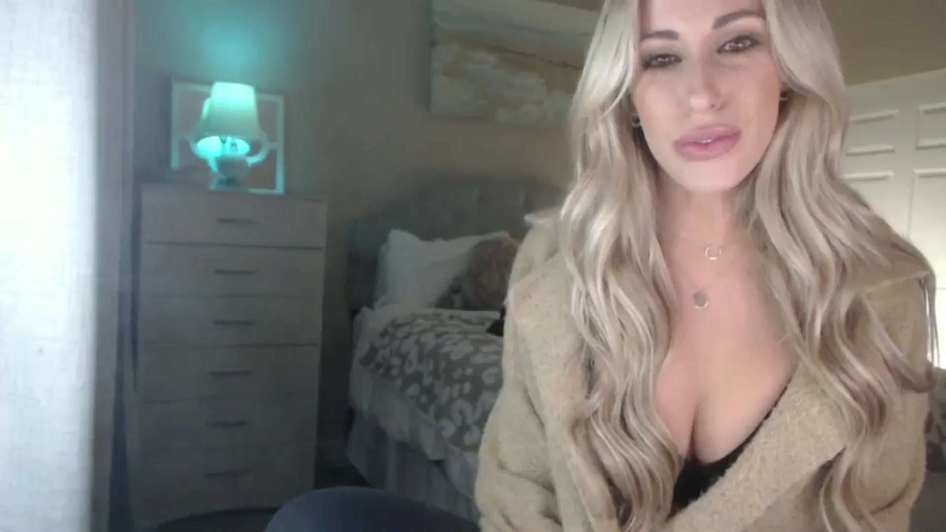 Gallery image thumbnail from Queen_bambii's myfreecams stream on, 11/12/2024, 07:40 image 9 of 20