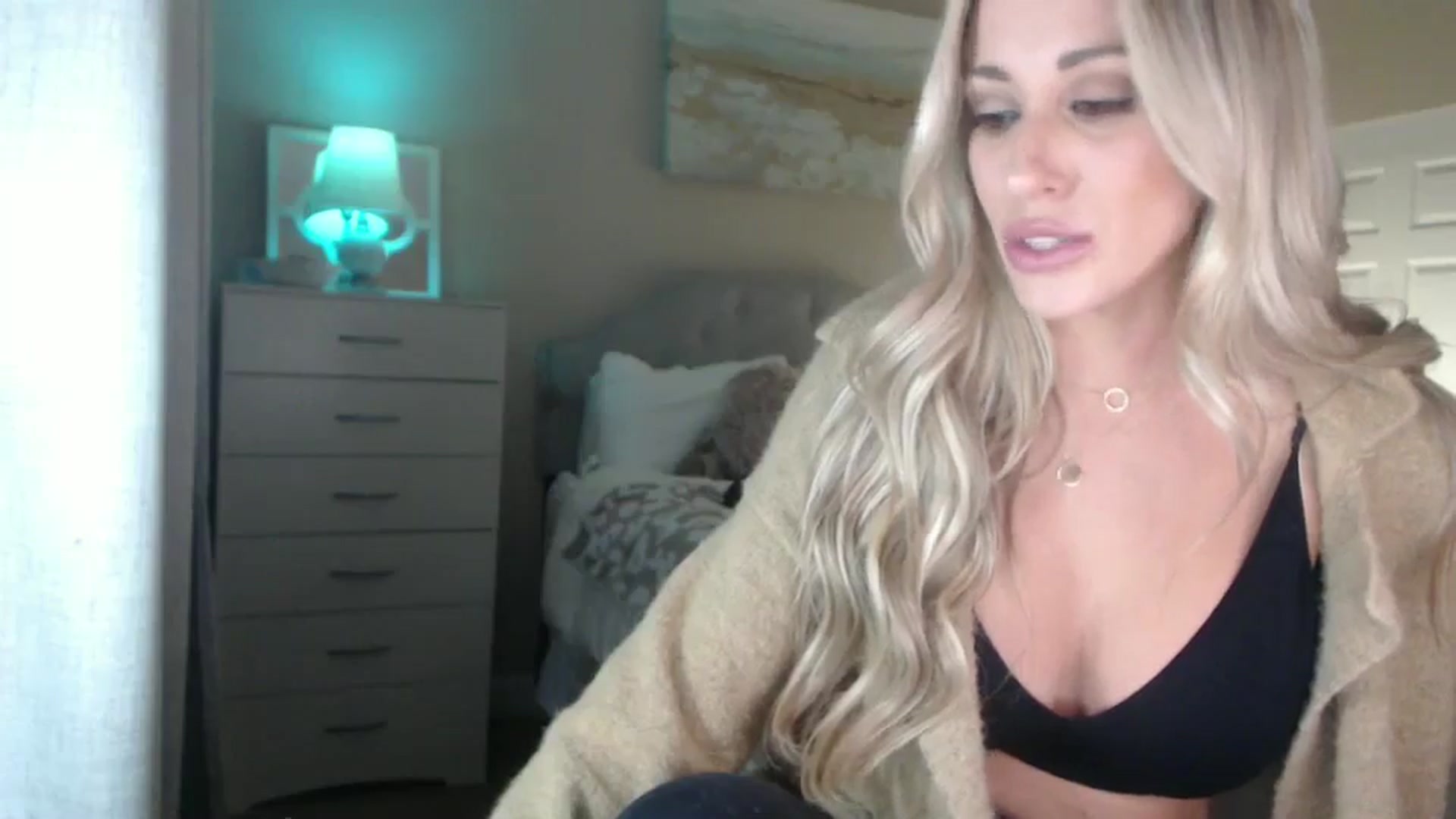 Gallery image thumbnail from Queen_bambii's myfreecams stream on, 11/12/2024, 07:40 image 18 of 20