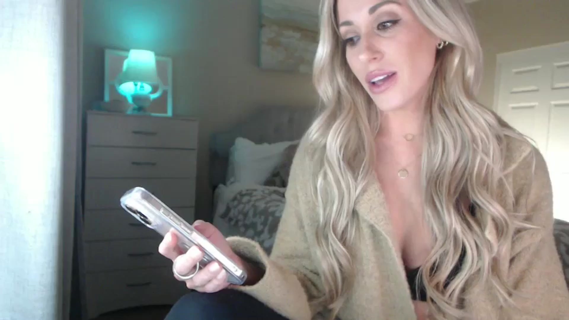 Gallery image thumbnail from Queen_bambii's myfreecams stream on, 11/12/2024, 07:40 image 17 of 20