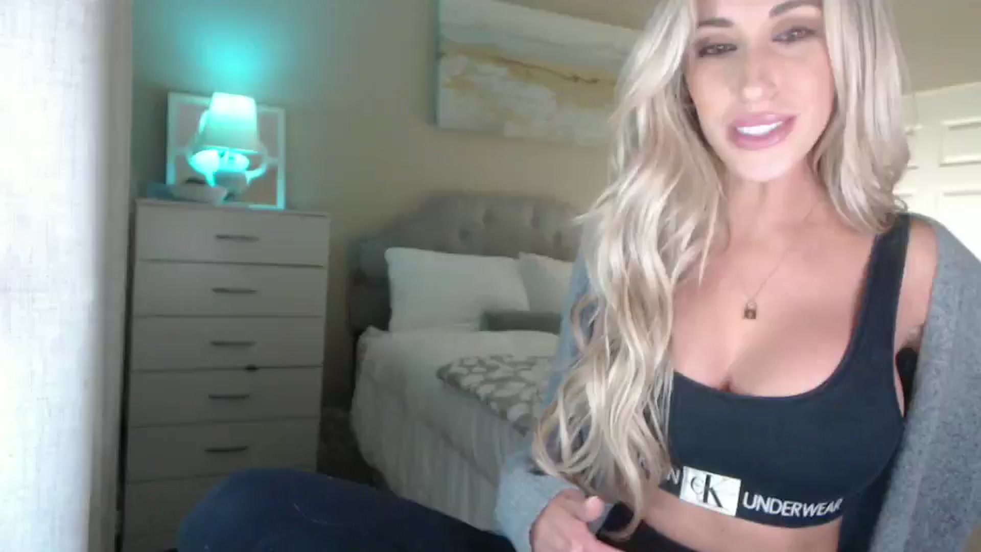 Gallery image thumbnail from Queen_bambii's myfreecams stream on, 11/16/2024, 09:13 image 2 of 20