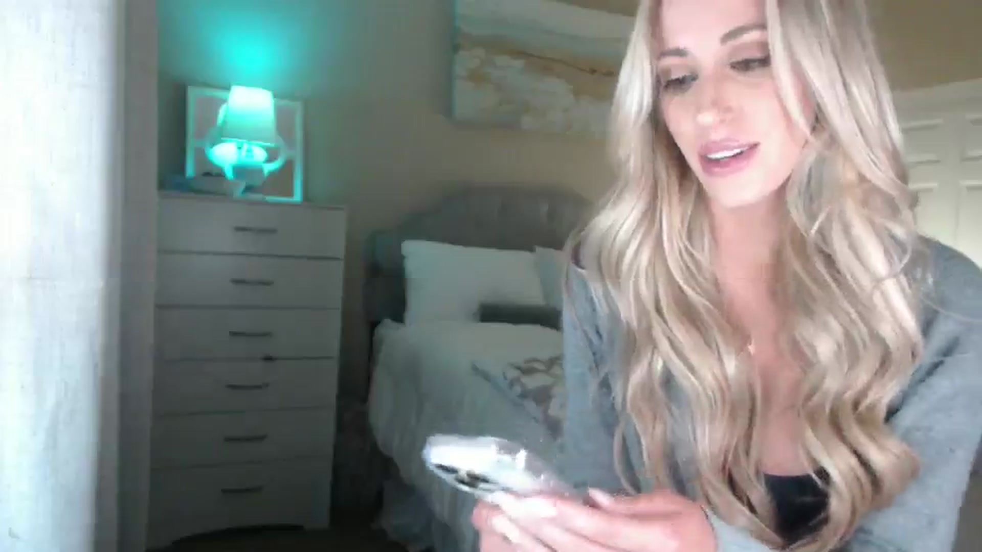 Gallery image thumbnail from Queen_bambii's myfreecams stream on, 11/16/2024, 09:13 image 17 of 20