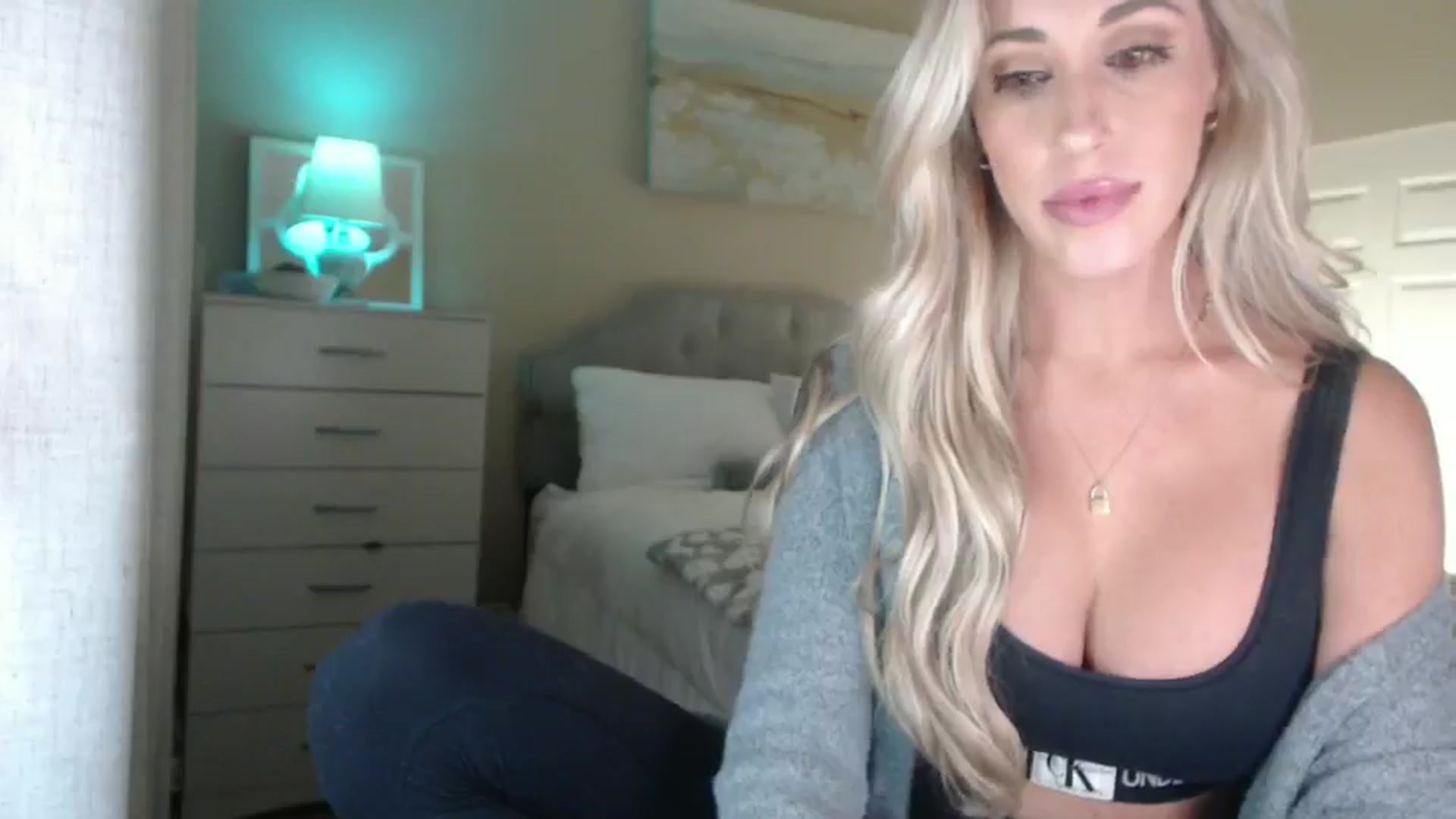 Gallery image thumbnail from Queen_bambii's myfreecams stream on, 11/16/2024, 09:13 image 3 of 20