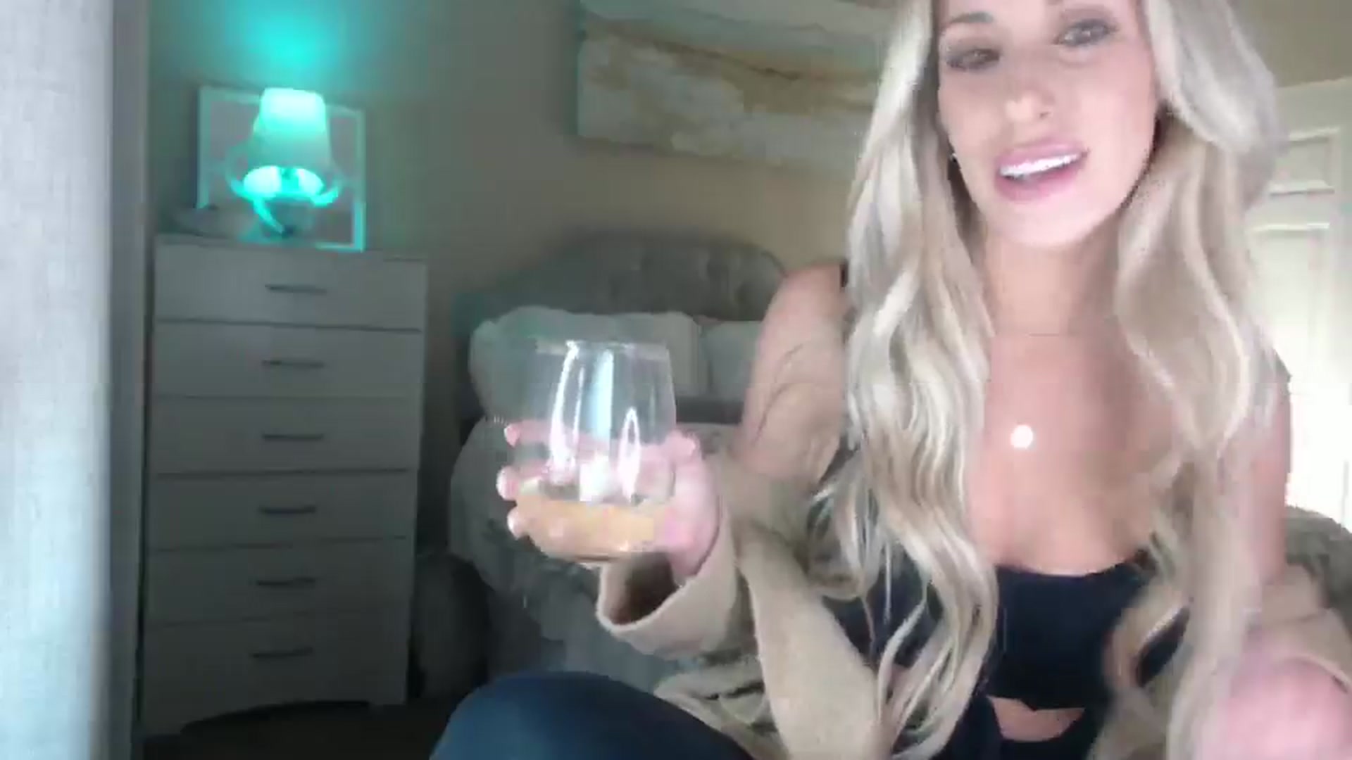 Gallery image thumbnail from Queen_bambii's myfreecams stream on, 11/22/2024, 05:28 image 3 of 20