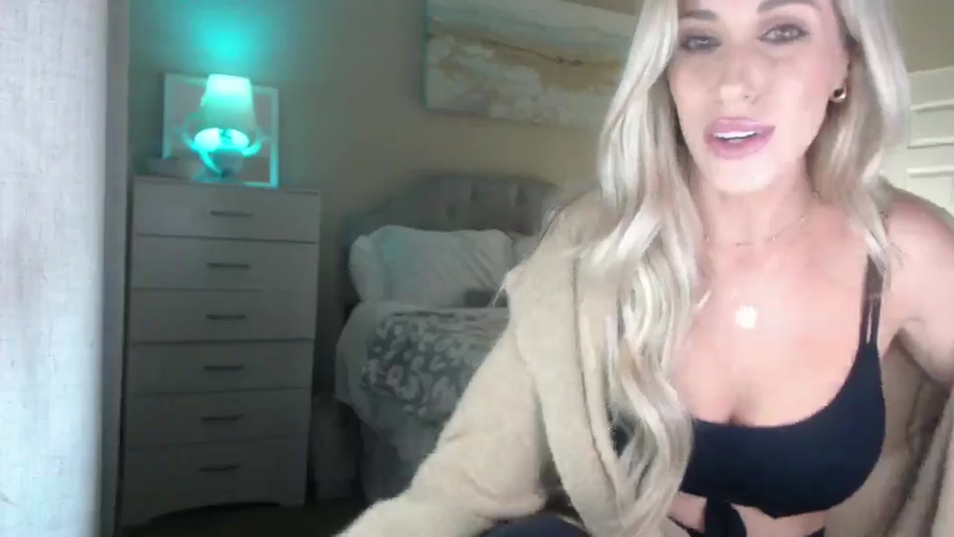 Gallery image thumbnail from Queen_bambii's myfreecams stream on, 11/22/2024, 05:28 image 5 of 20