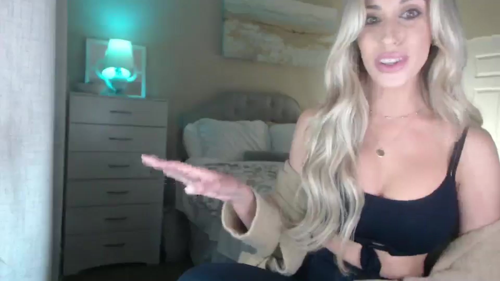 Gallery image thumbnail from Queen_bambii's myfreecams stream on, 11/22/2024, 05:28 image 7 of 20