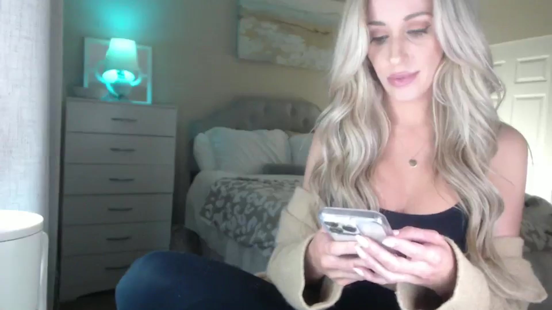 Gallery image thumbnail from Queen_bambii's myfreecams stream on, 11/22/2024, 07:16 image 8 of 20