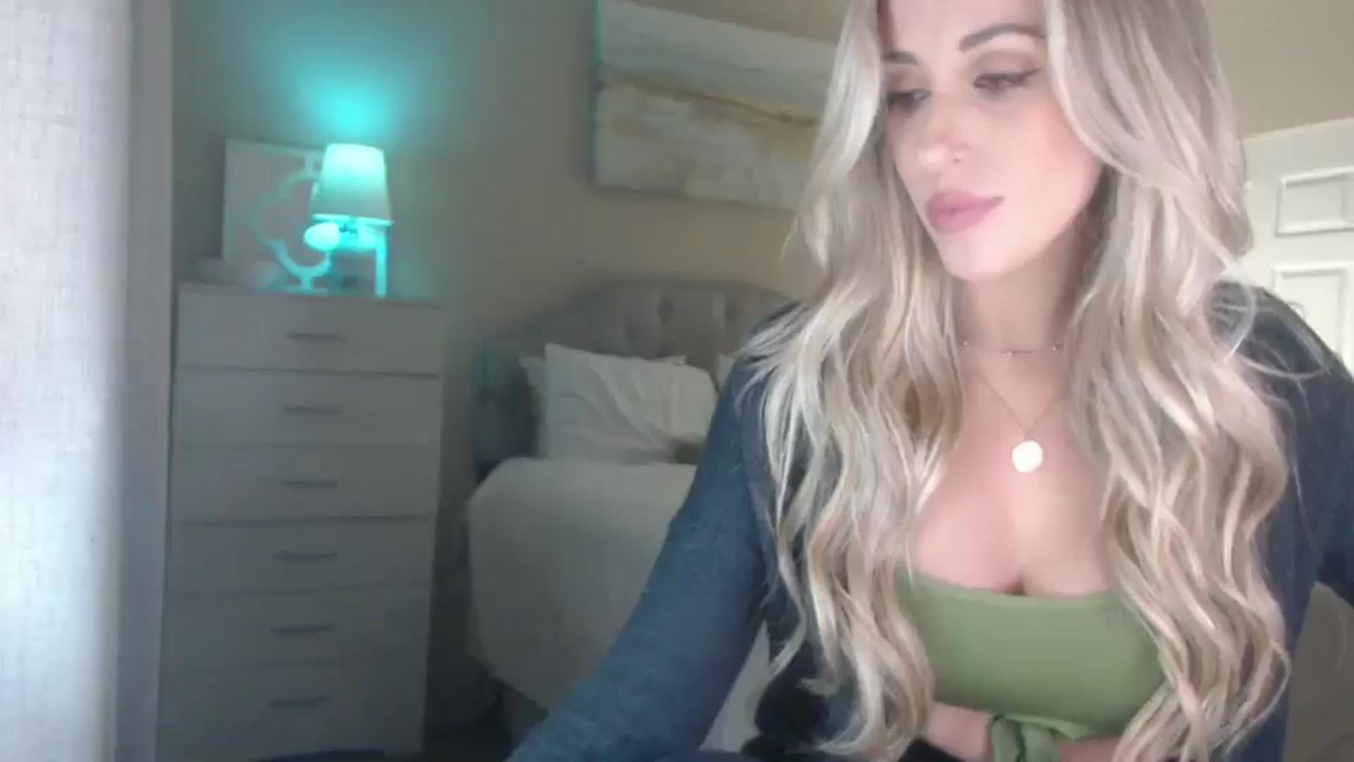 Gallery image thumbnail from Queen_bambii's myfreecams stream on, 11/27/2024, 06:09 image 2 of 20