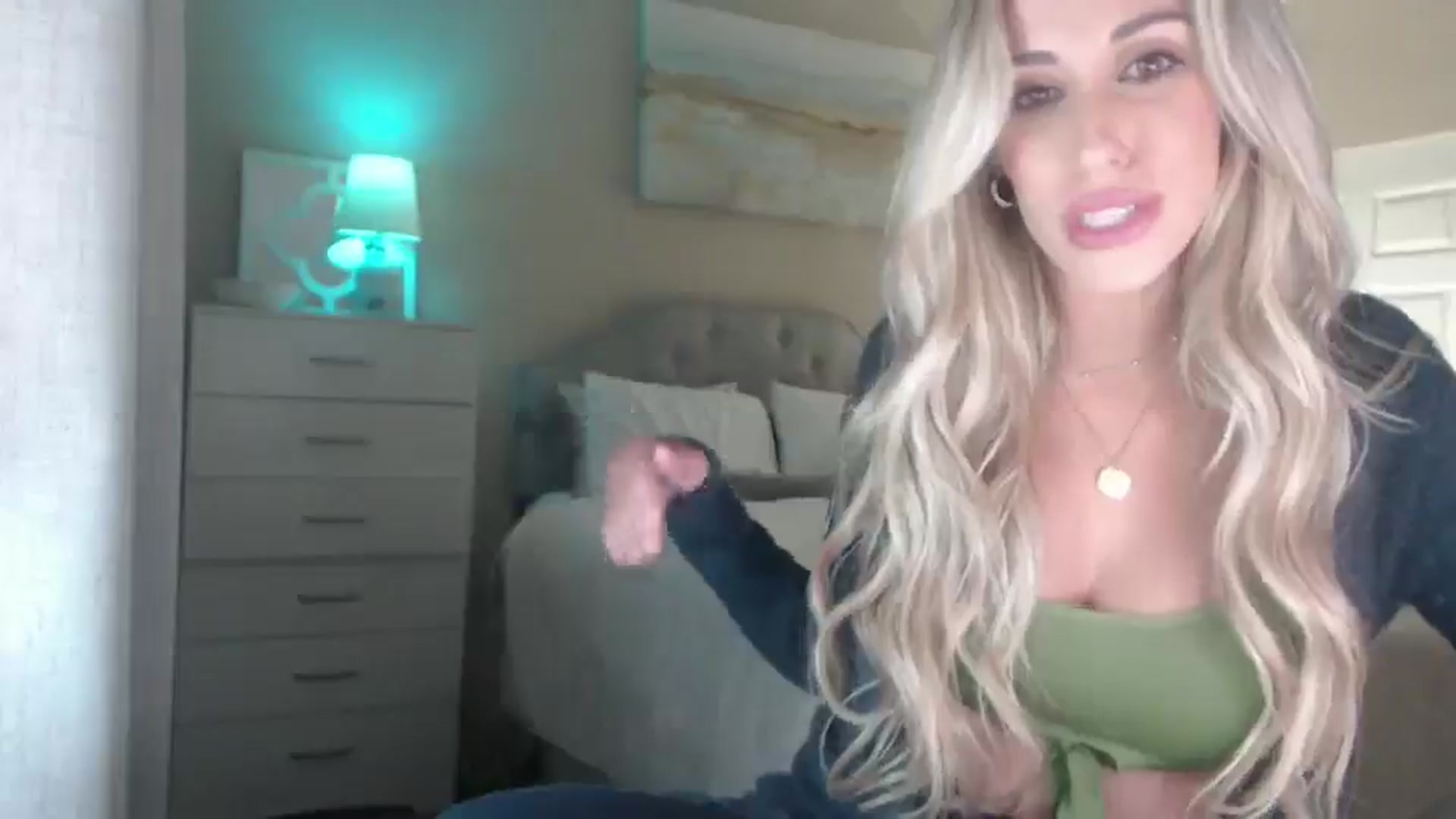 Gallery image thumbnail from Queen_bambii's myfreecams stream on, 11/27/2024, 06:09 image 8 of 20