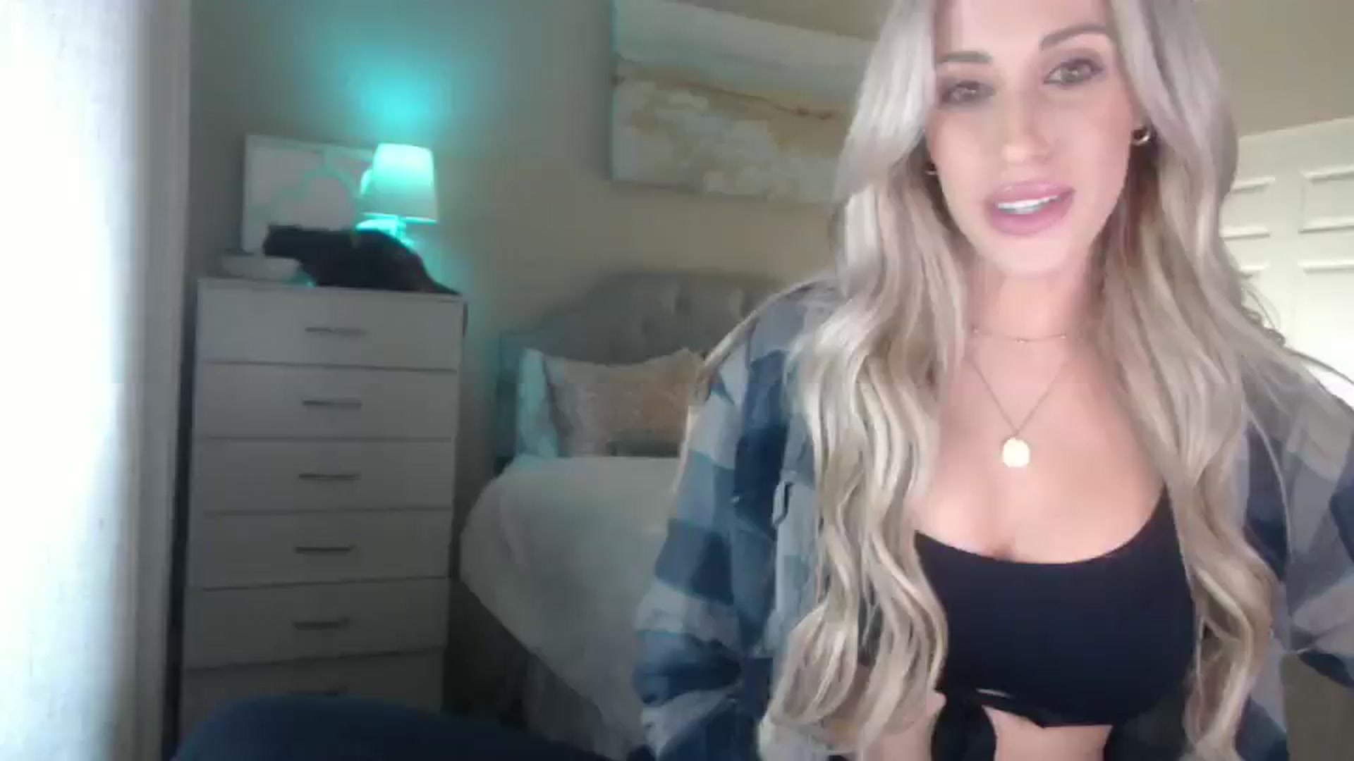 Gallery image thumbnail from Queen_bambii's myfreecams stream on, 11/30/2024, 07:04 image 9 of 20