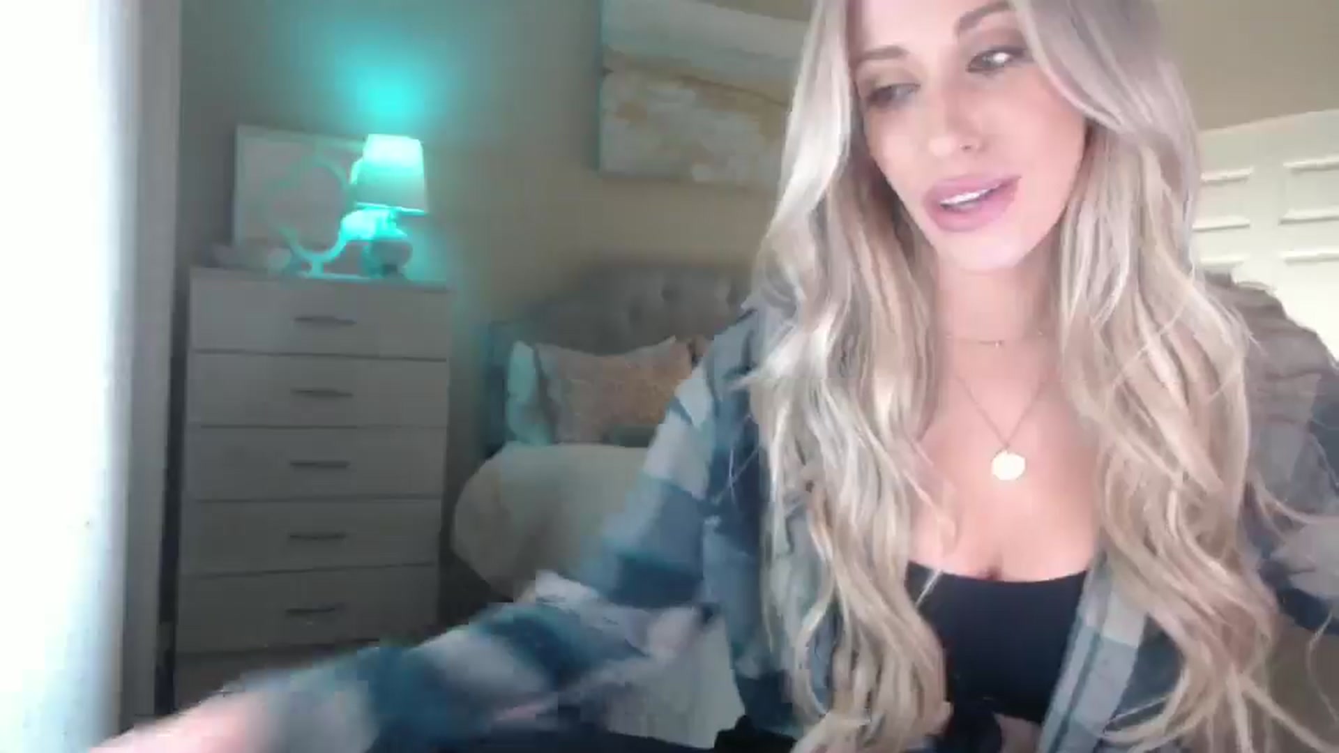 Gallery image thumbnail from Queen_bambii's myfreecams stream on, 11/30/2024, 07:04 image 19 of 20
