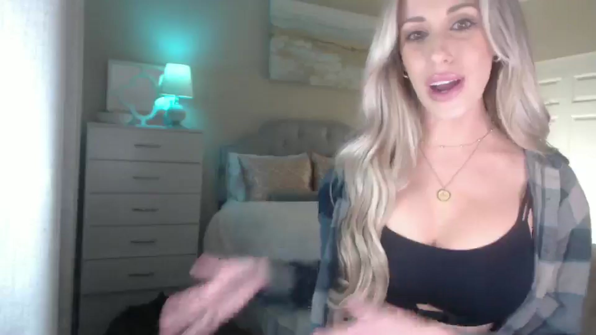 Gallery image thumbnail from Queen_bambii's myfreecams stream on, 11/30/2024, 07:04 image 7 of 20