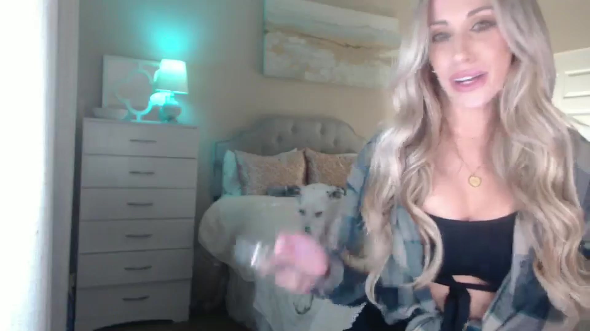 Gallery image thumbnail from Queen_bambii's myfreecams stream on, 11/30/2024, 07:04 image 18 of 20