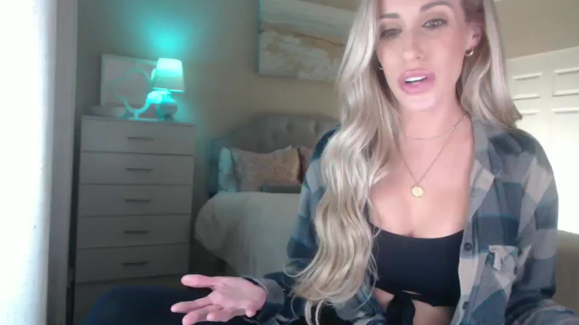 Gallery image thumbnail from Queen_bambii's myfreecams stream on, 11/30/2024, 07:04 image 20 of 20