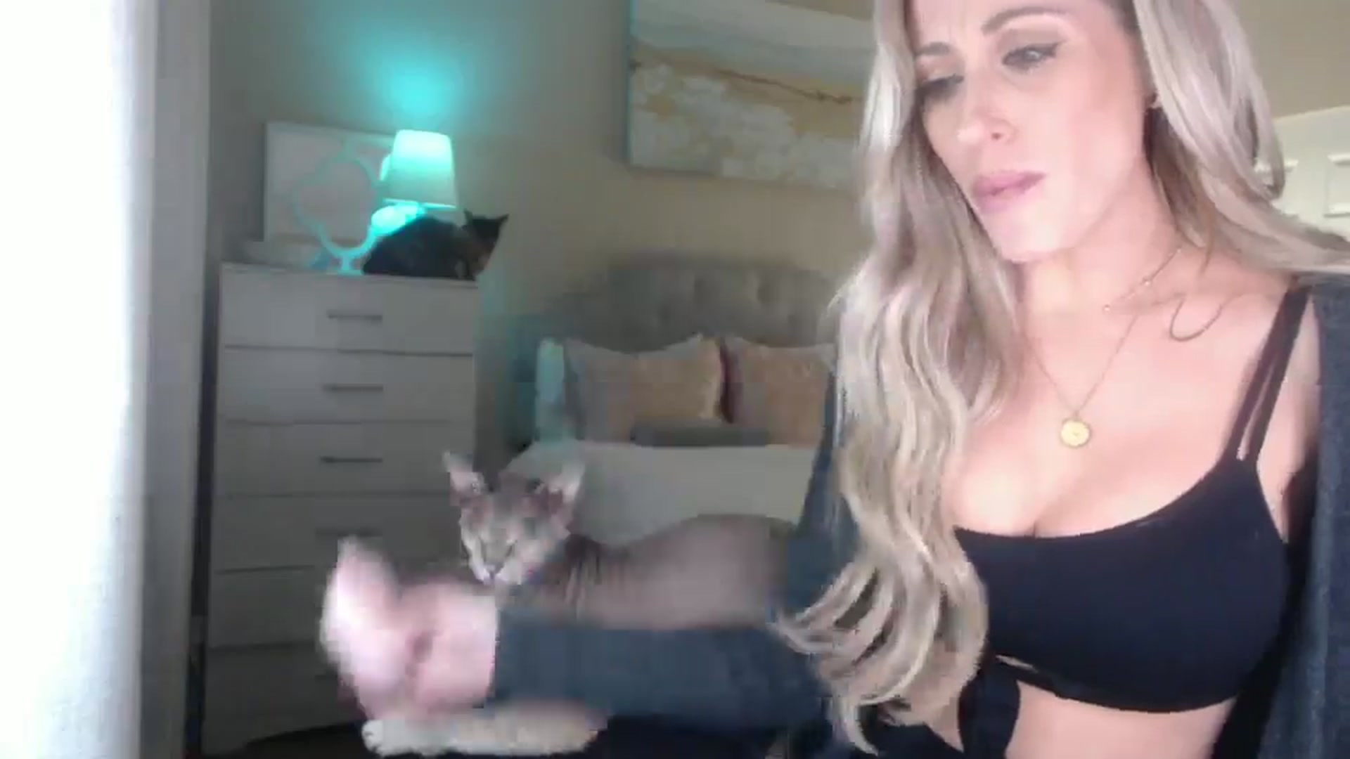 Gallery image thumbnail from Queen_bambii's myfreecams stream on, 11/30/2024, 08:50 image 13 of 20