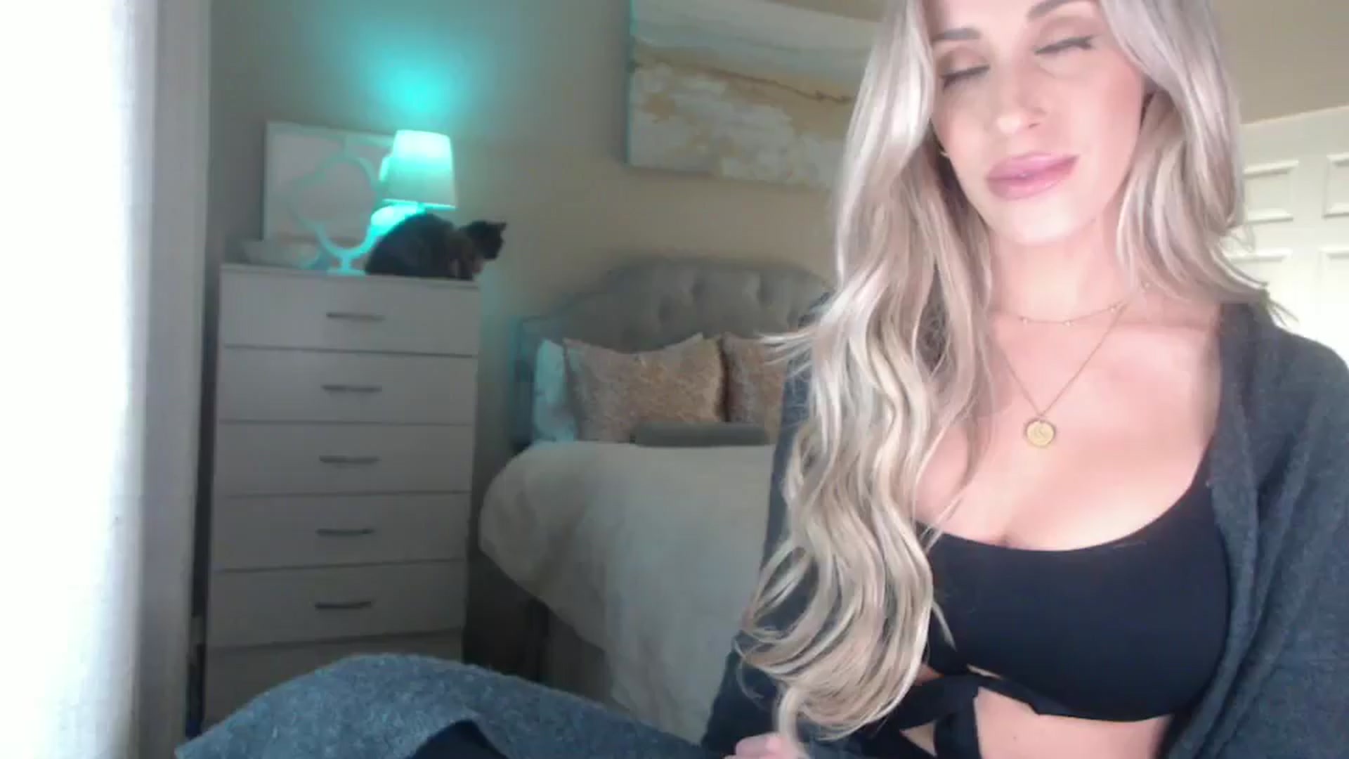 Gallery image thumbnail from Queen_bambii's myfreecams stream on, 11/30/2024, 08:50 image 12 of 20