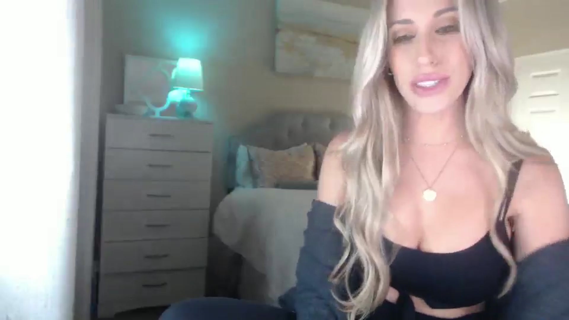 Gallery image thumbnail from Queen_bambii's myfreecams stream on, 11/30/2024, 08:50 image 2 of 20
