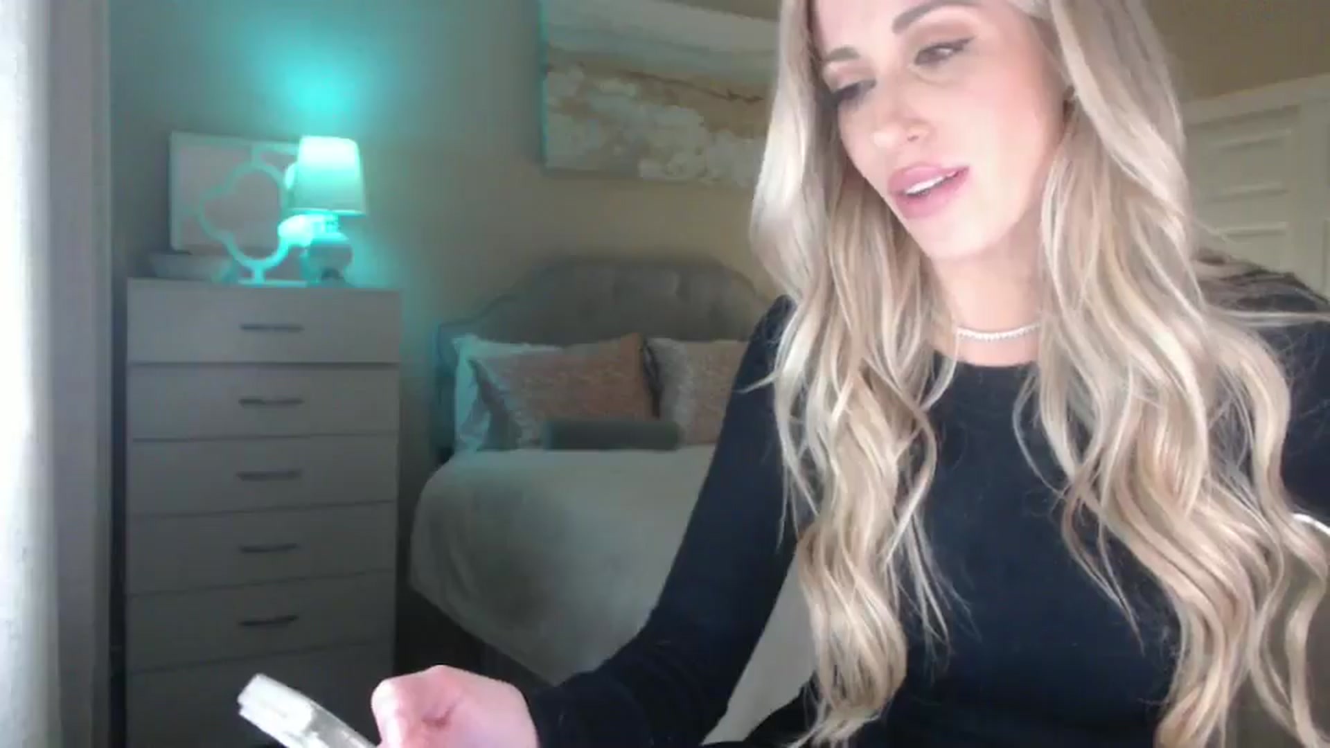 Gallery image thumbnail from Queen_bambii's myfreecams stream on, 12/02/2024, 07:41 image 14 of 20