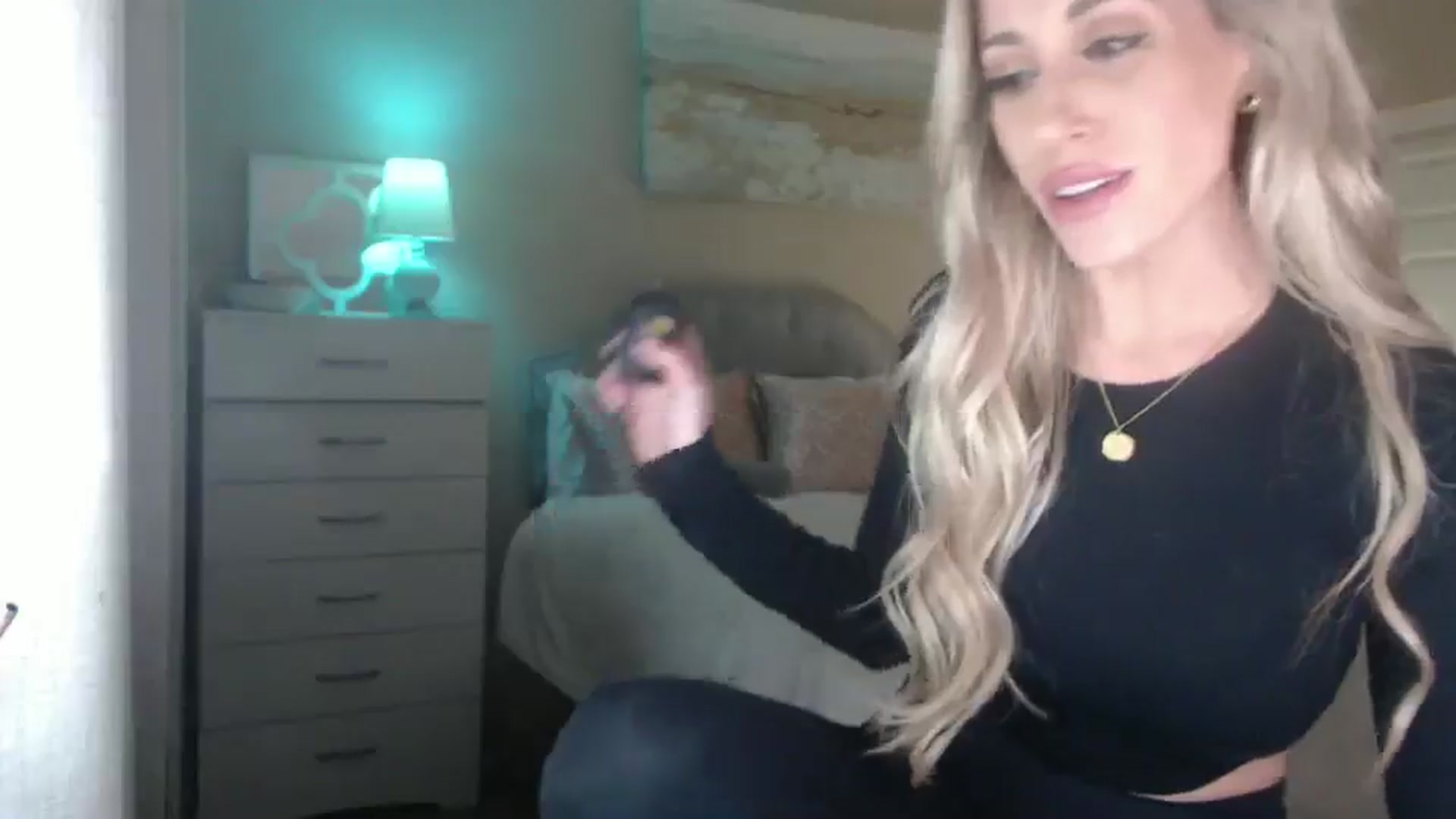 Gallery image thumbnail from Queen_bambii's myfreecams stream on, 12/02/2024, 07:41 image 17 of 20