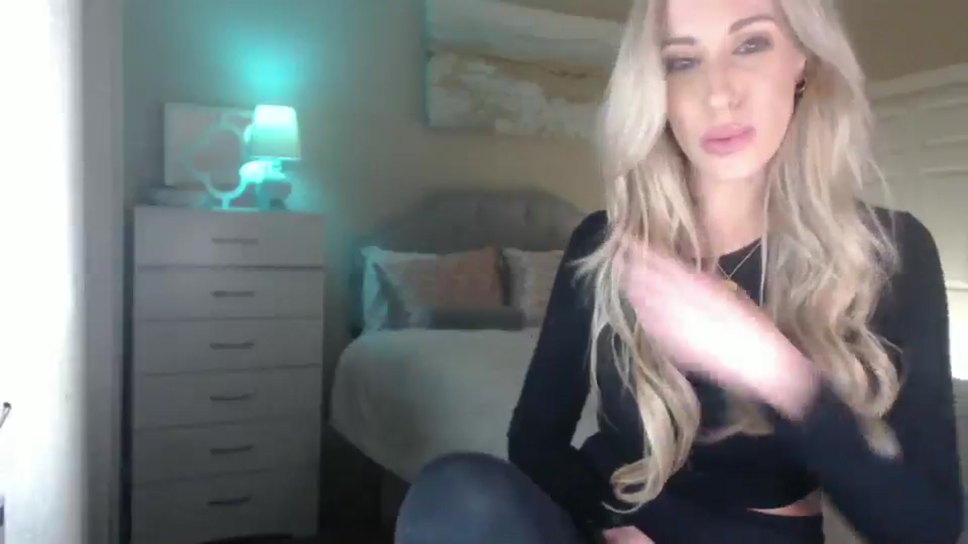Gallery image thumbnail from Queen_bambii's myfreecams stream on, 12/02/2024, 07:41 image 15 of 20