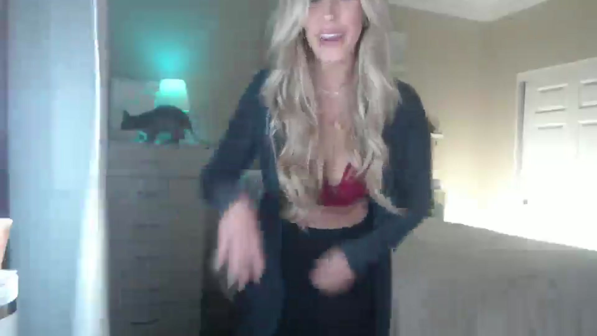 Gallery image thumbnail from Queen_bambii's myfreecams stream on, 12/05/2024, 08:40 image 13 of 20