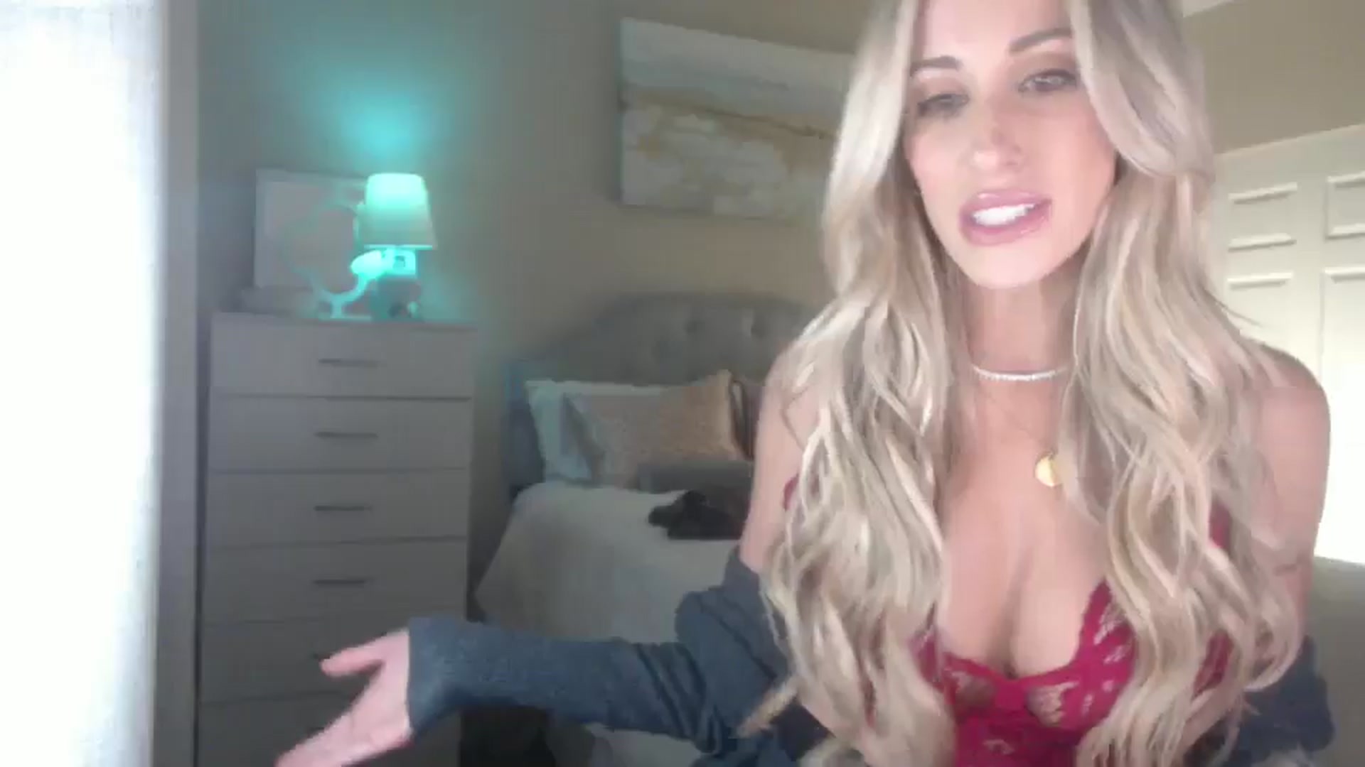 Gallery image thumbnail from Queen_bambii's myfreecams stream on, 12/05/2024, 08:40 image 11 of 20
