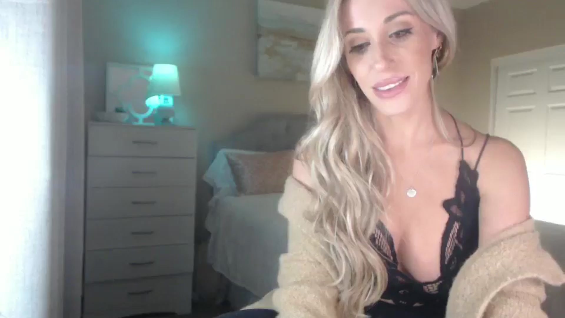 Gallery image thumbnail from Queen_bambii's myfreecams stream on, 12/07/2024, 08:19 image 17 of 20