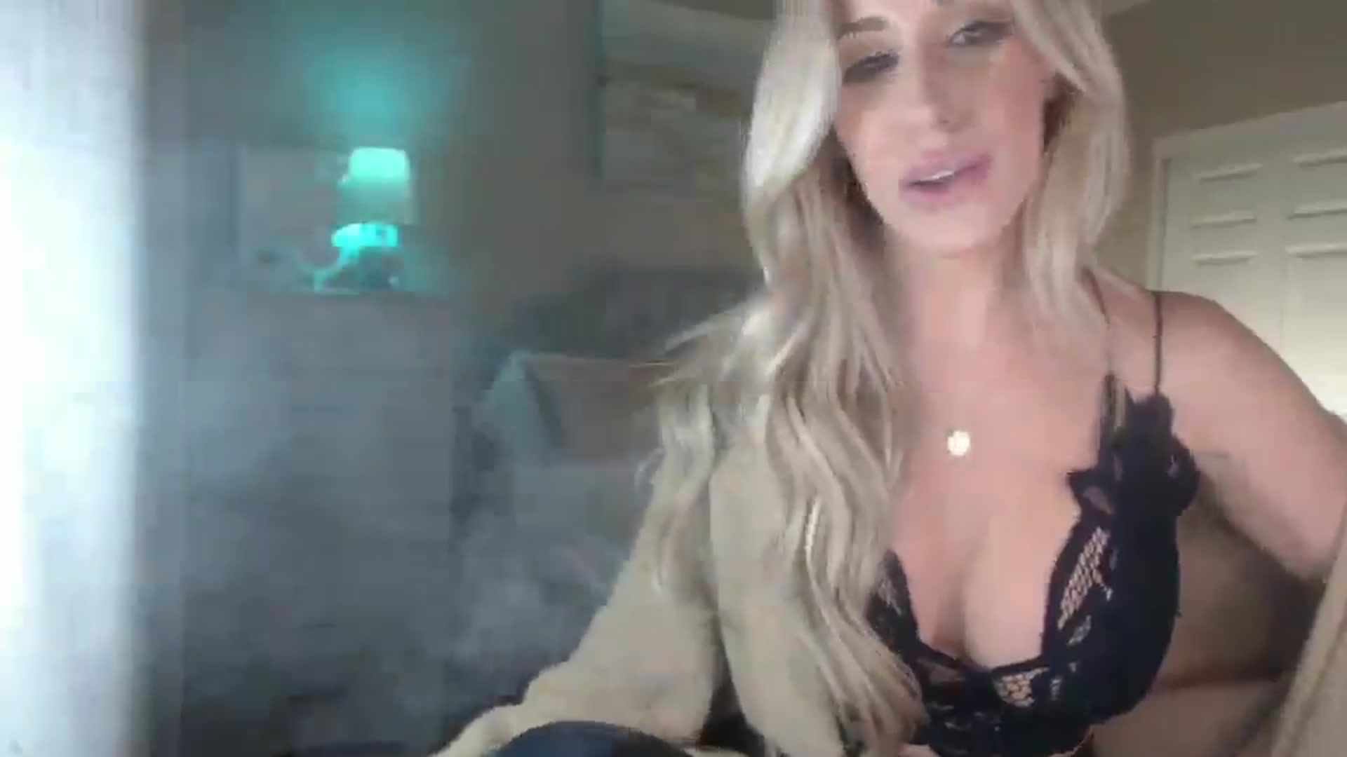Gallery image thumbnail from Queen_bambii's myfreecams stream on, 12/07/2024, 08:19 image 7 of 20