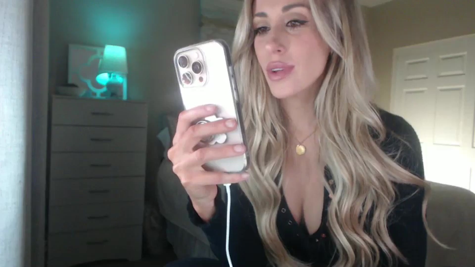 Gallery image thumbnail from Queen_bambii's myfreecams stream on, 12/13/2024, 05:47 image 8 of 20