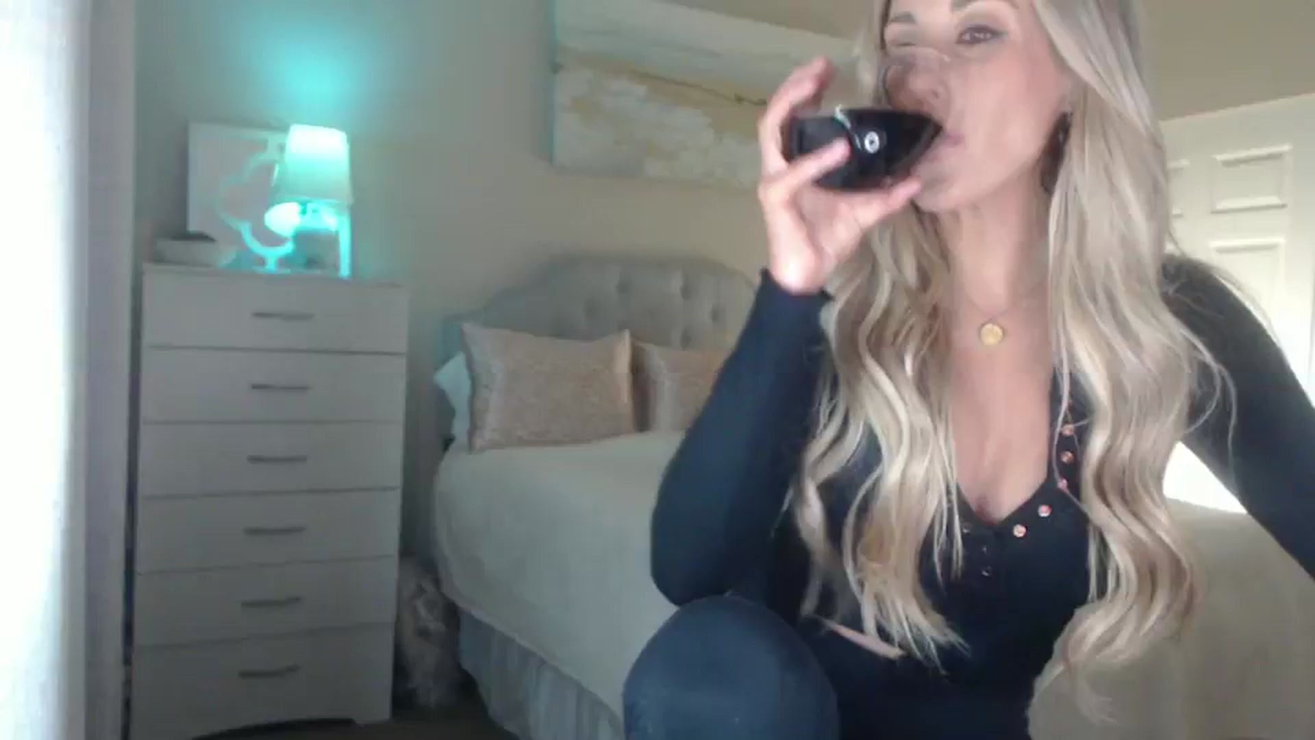 Gallery image thumbnail from Queen_bambii's myfreecams stream on, 12/13/2024, 05:47 image 3 of 20