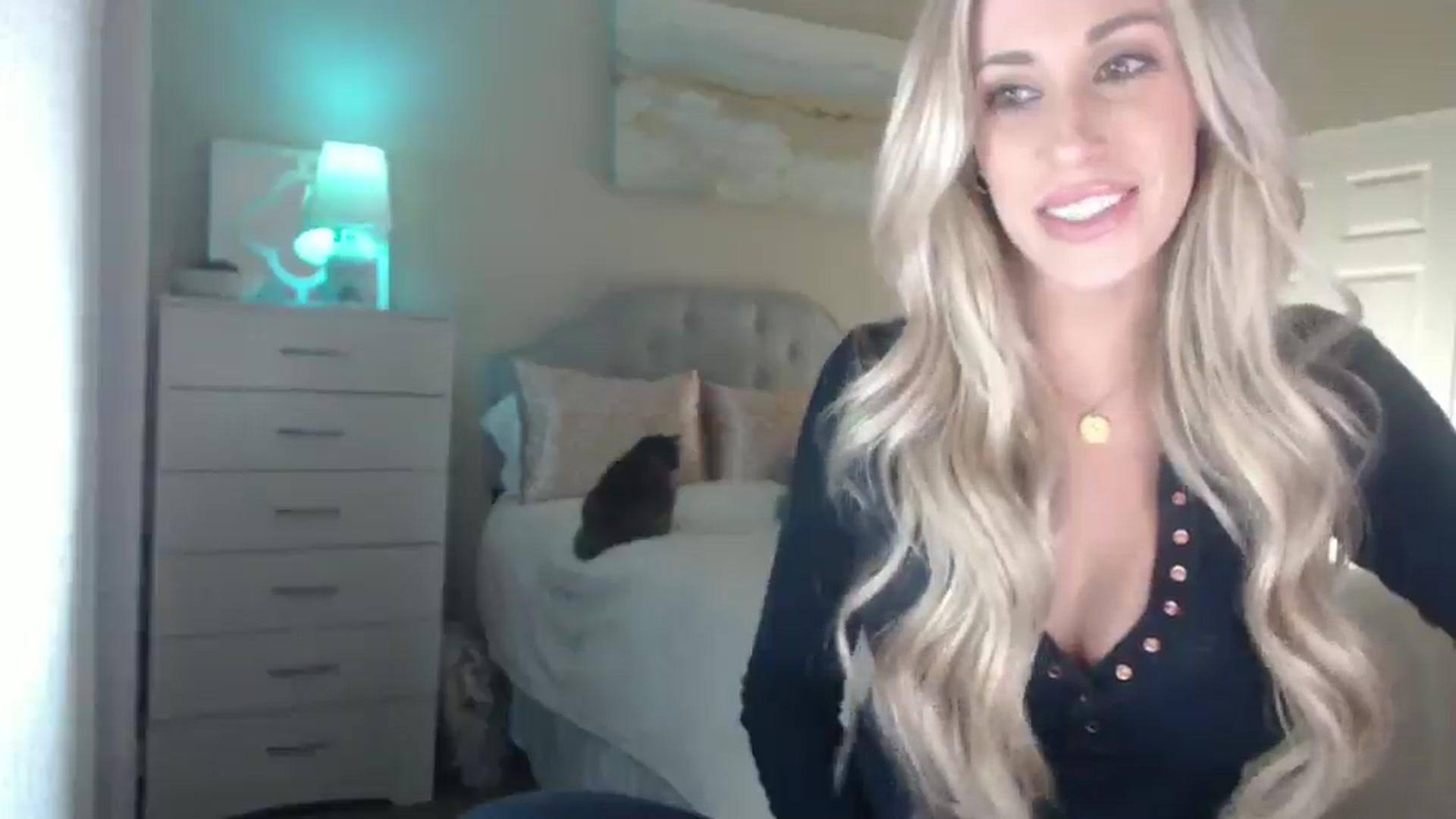 Gallery image thumbnail from Queen_bambii's myfreecams stream on, 12/13/2024, 05:47 image 10 of 20