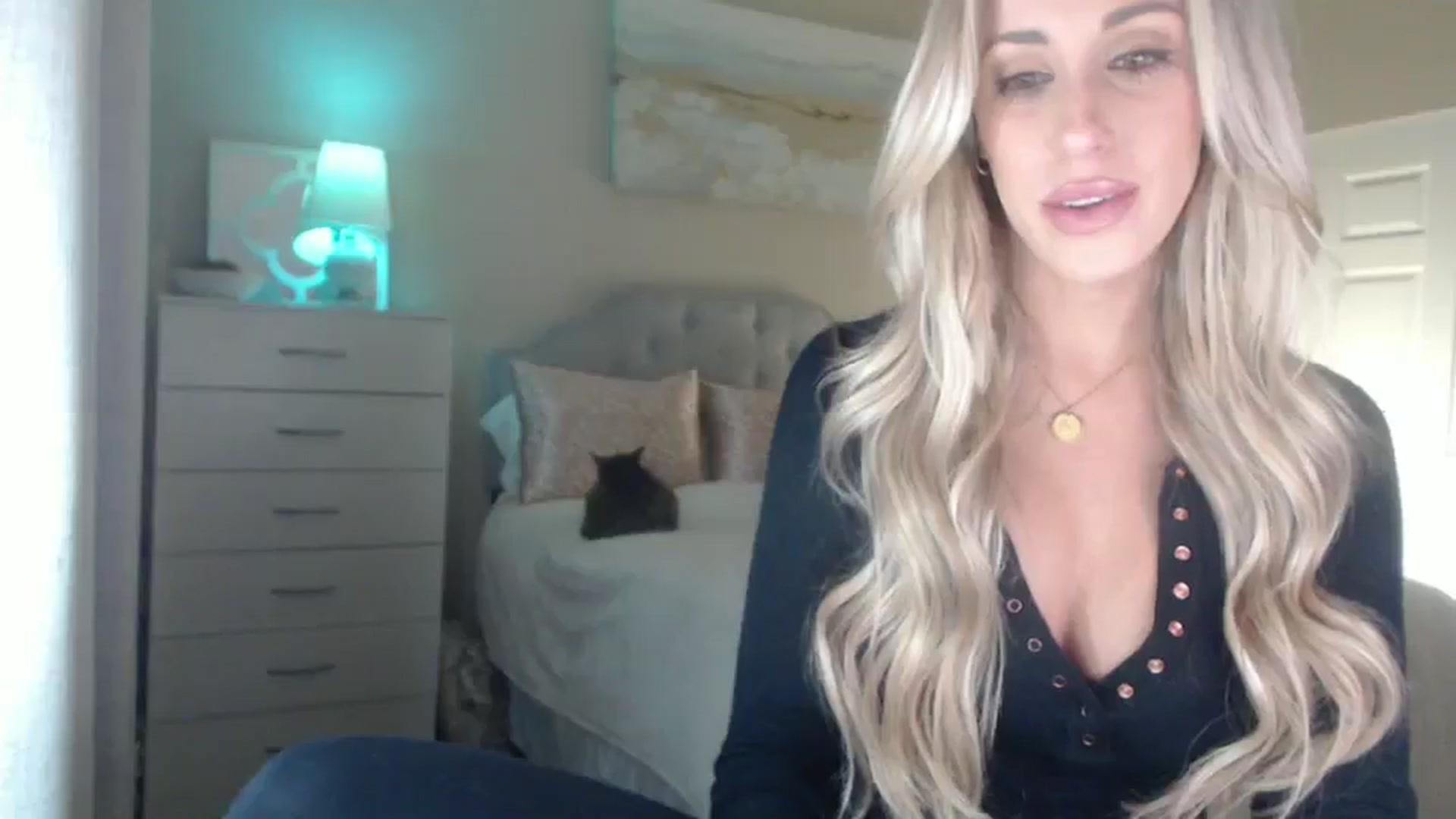 Gallery image thumbnail from Queen_bambii's myfreecams stream on, 12/13/2024, 05:47 image 12 of 20