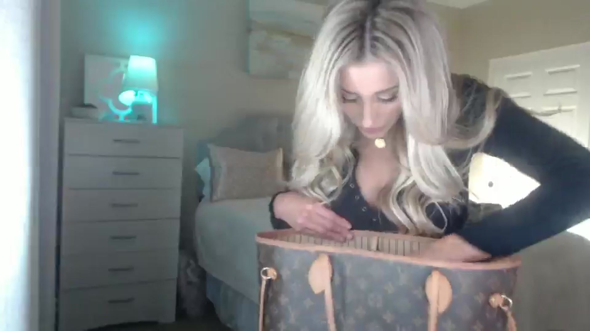 Gallery image thumbnail from Queen_bambii's myfreecams stream on, 12/13/2024, 05:47 image 7 of 20