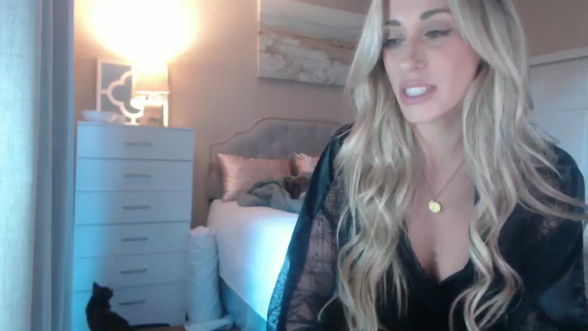 Gallery image thumbnail from Queen_bambii's myfreecams stream on, 12/13/2024, 23:12 image 17 of 20