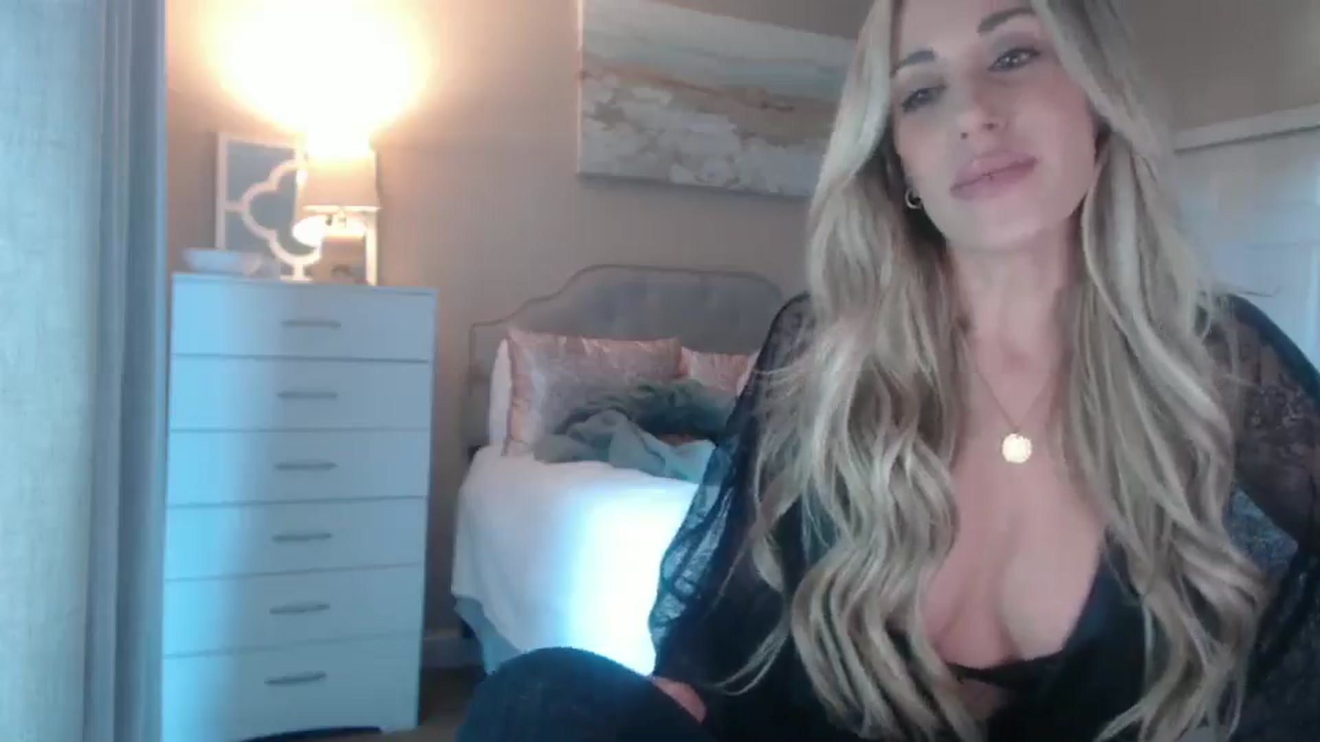 Gallery image thumbnail from Queen_bambii's myfreecams stream on, 12/13/2024, 23:12 image 6 of 20