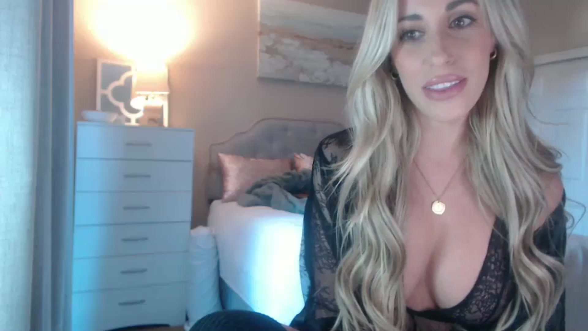 Gallery image thumbnail from Queen_bambii's myfreecams stream on, 12/13/2024, 23:12 image 13 of 20