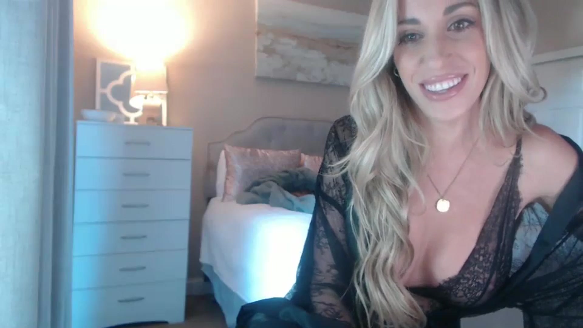 Gallery image thumbnail from Queen_bambii's myfreecams stream on, 12/13/2024, 23:12 image 8 of 20