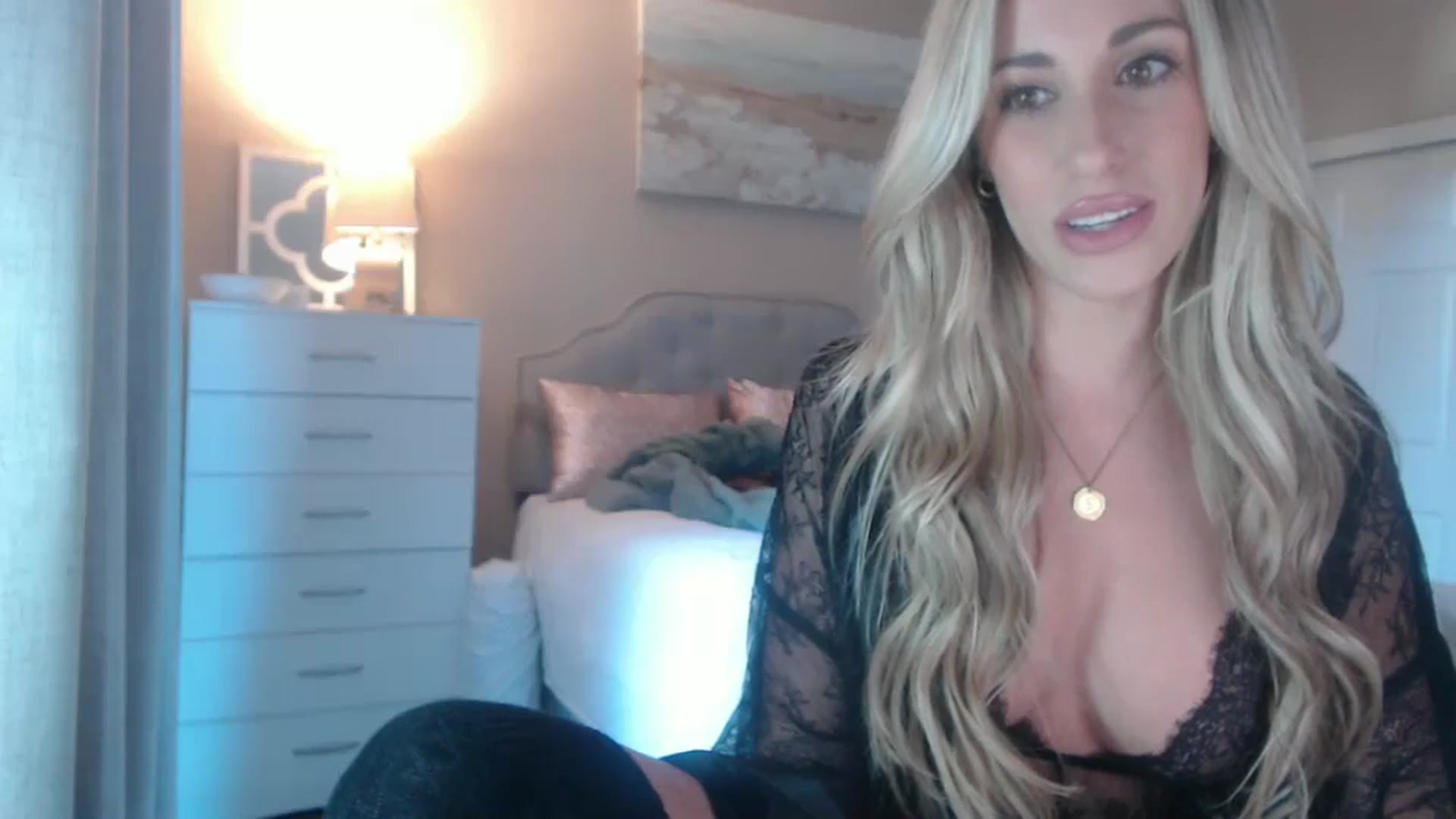 Gallery image thumbnail from Queen_bambii's myfreecams stream on, 12/13/2024, 23:12 image 12 of 20