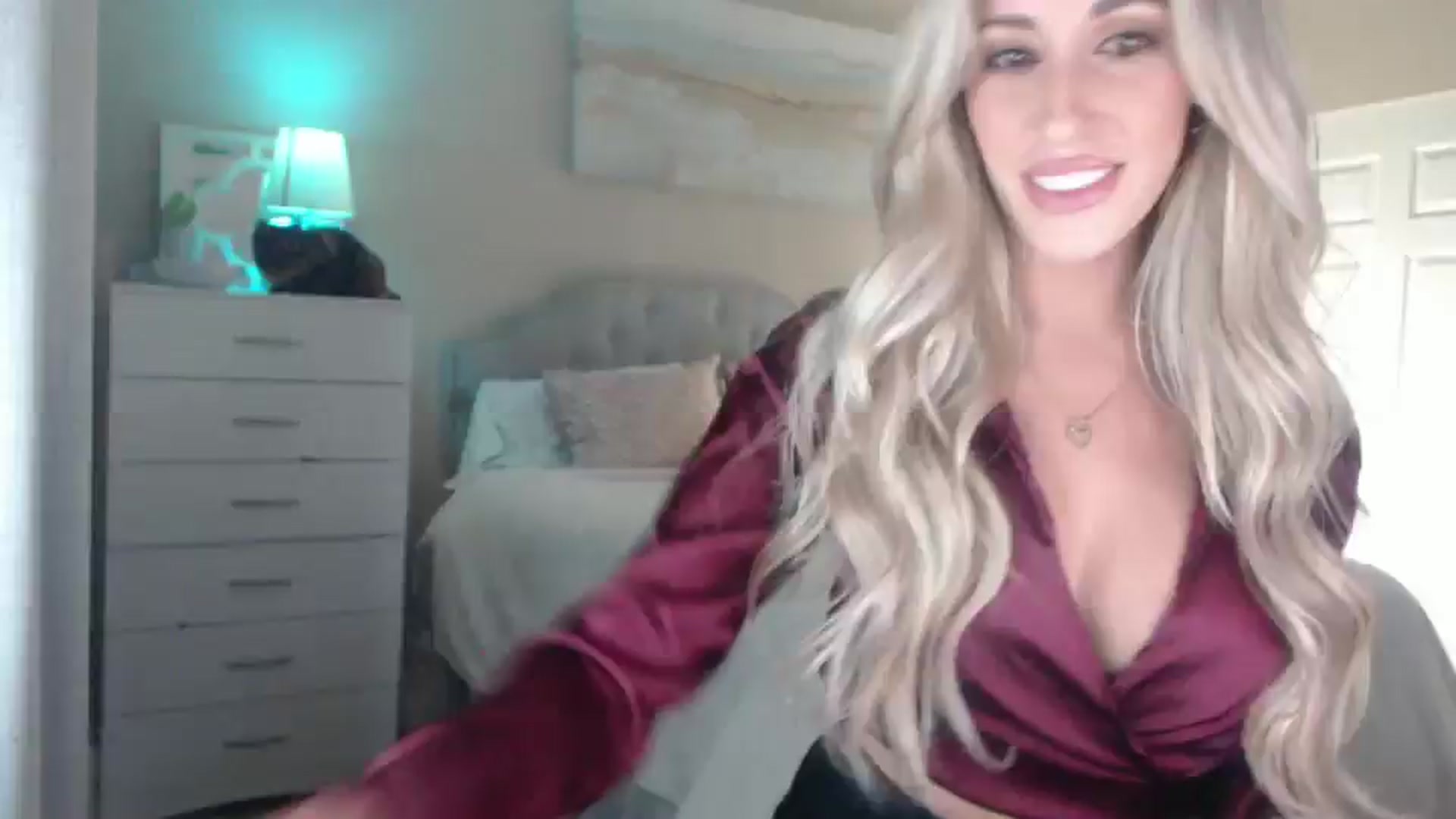 Gallery image thumbnail from Queen_bambii's myfreecams stream on, 12/20/2024, 05:17 image 7 of 20
